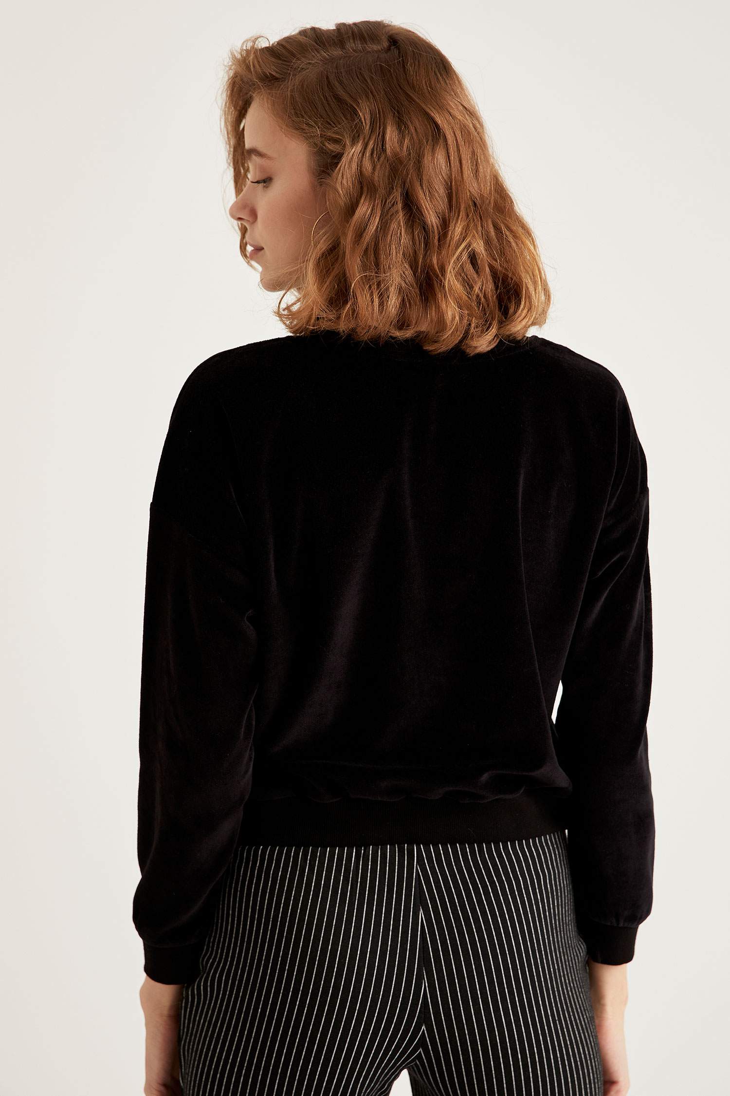 Regular Fit Bisiklet Yaka Uzun Kollu Kadife Sweatshirt