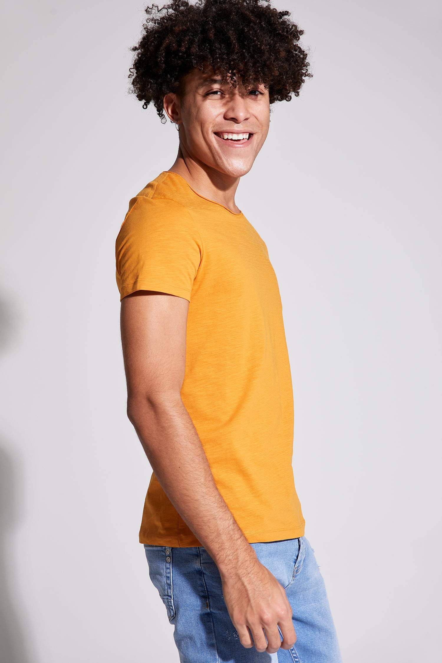 Slim Fit Bisiklet Yaka Basic Tişört