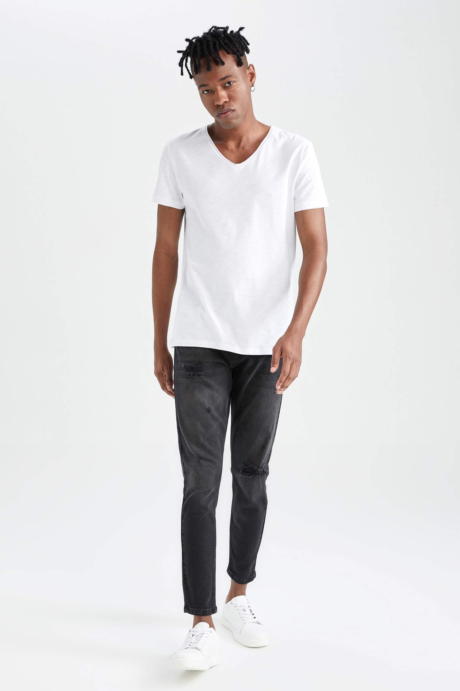 Slim Fit V Yaka Basic Kısa Kollu Tişört