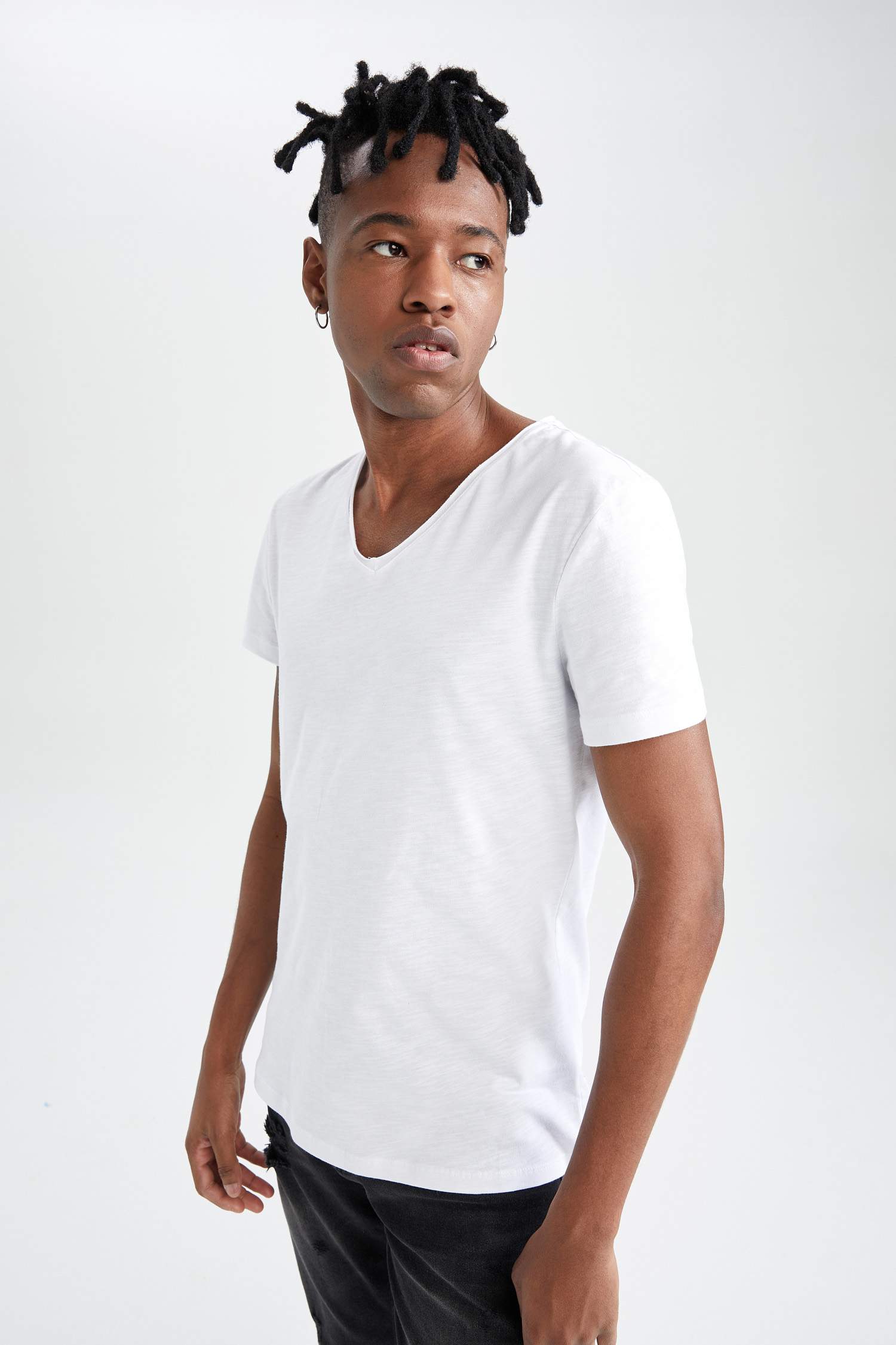 Slim Fit V Yaka Basic Kısa Kollu Tişört
