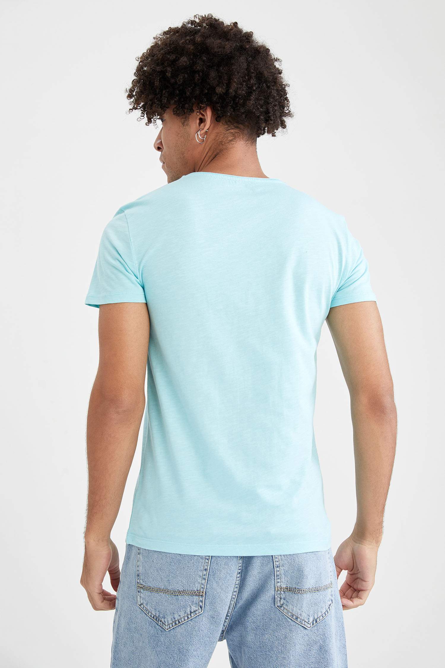 Slim Fit V Yaka Kısa Kollu Tişört