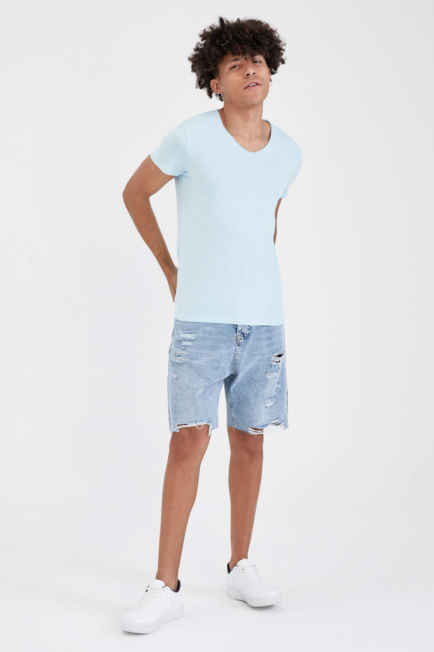 Slim Fit V Yaka Basic Kısa Kollu Tişört