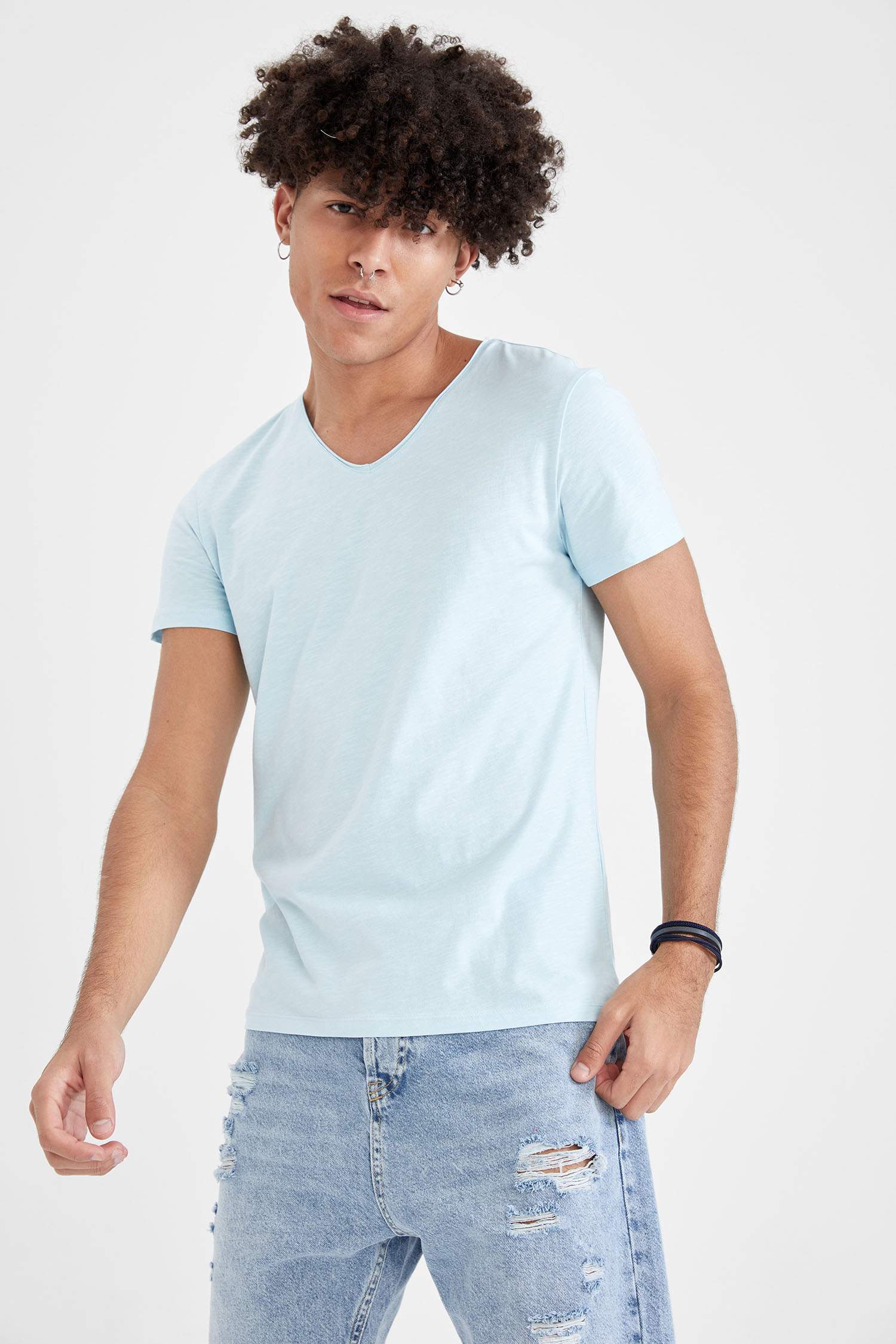Slim Fit V Yaka Basic Kısa Kollu Tişört