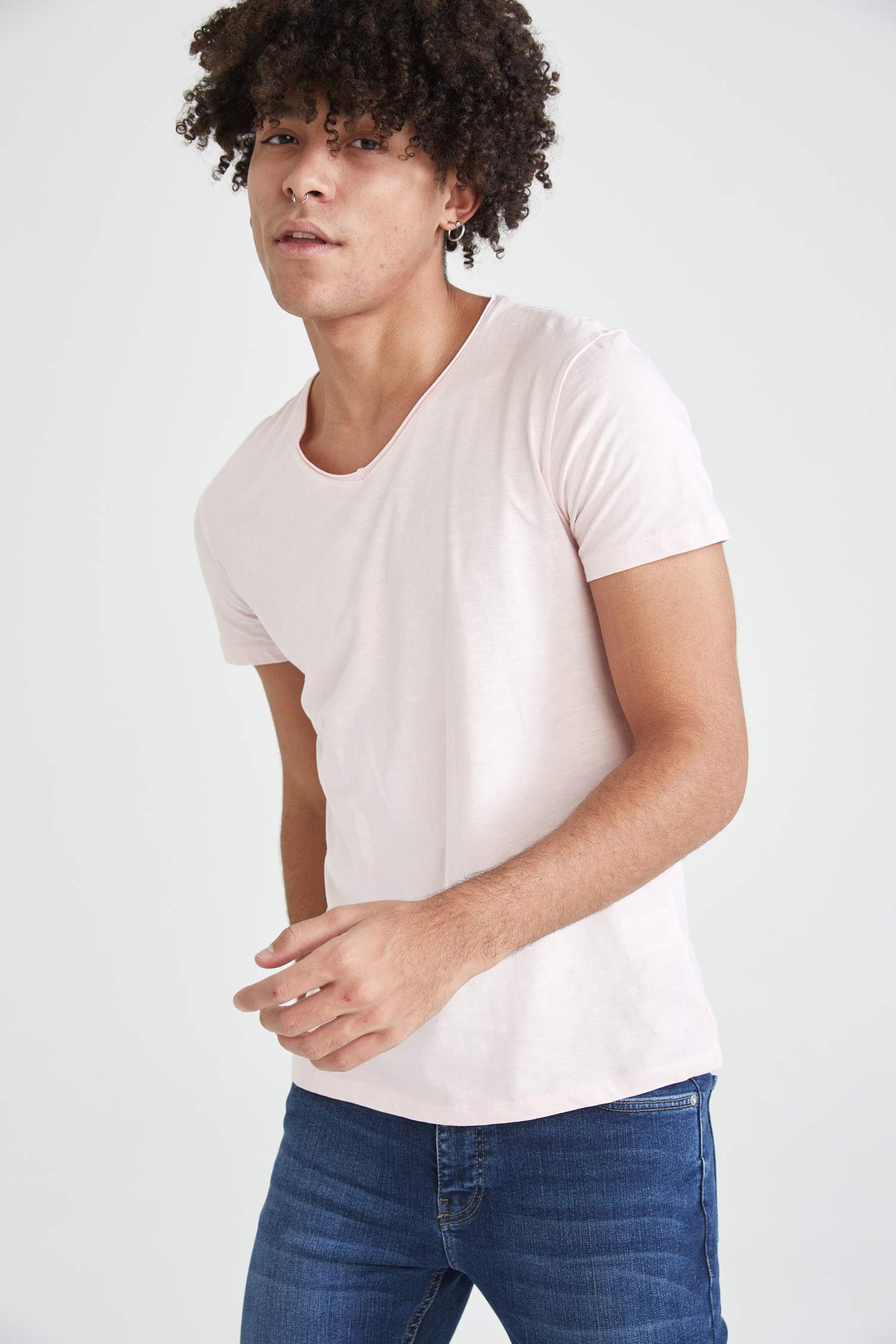 Slim Fit V Yaka Basic Kısa Kollu Tişört