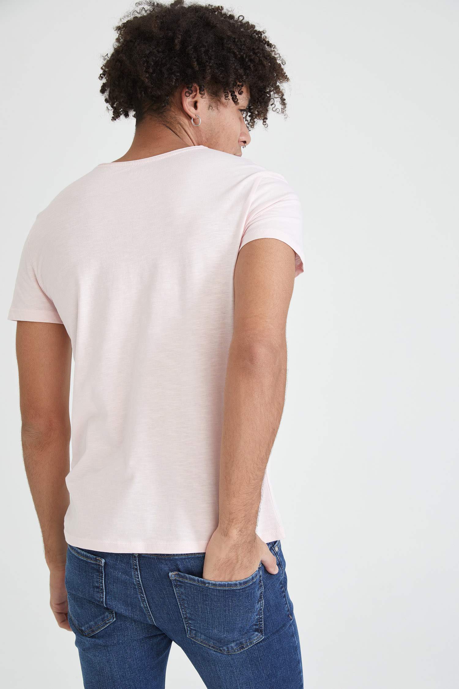Slim Fit V Yaka Basic Kısa Kollu Tişört