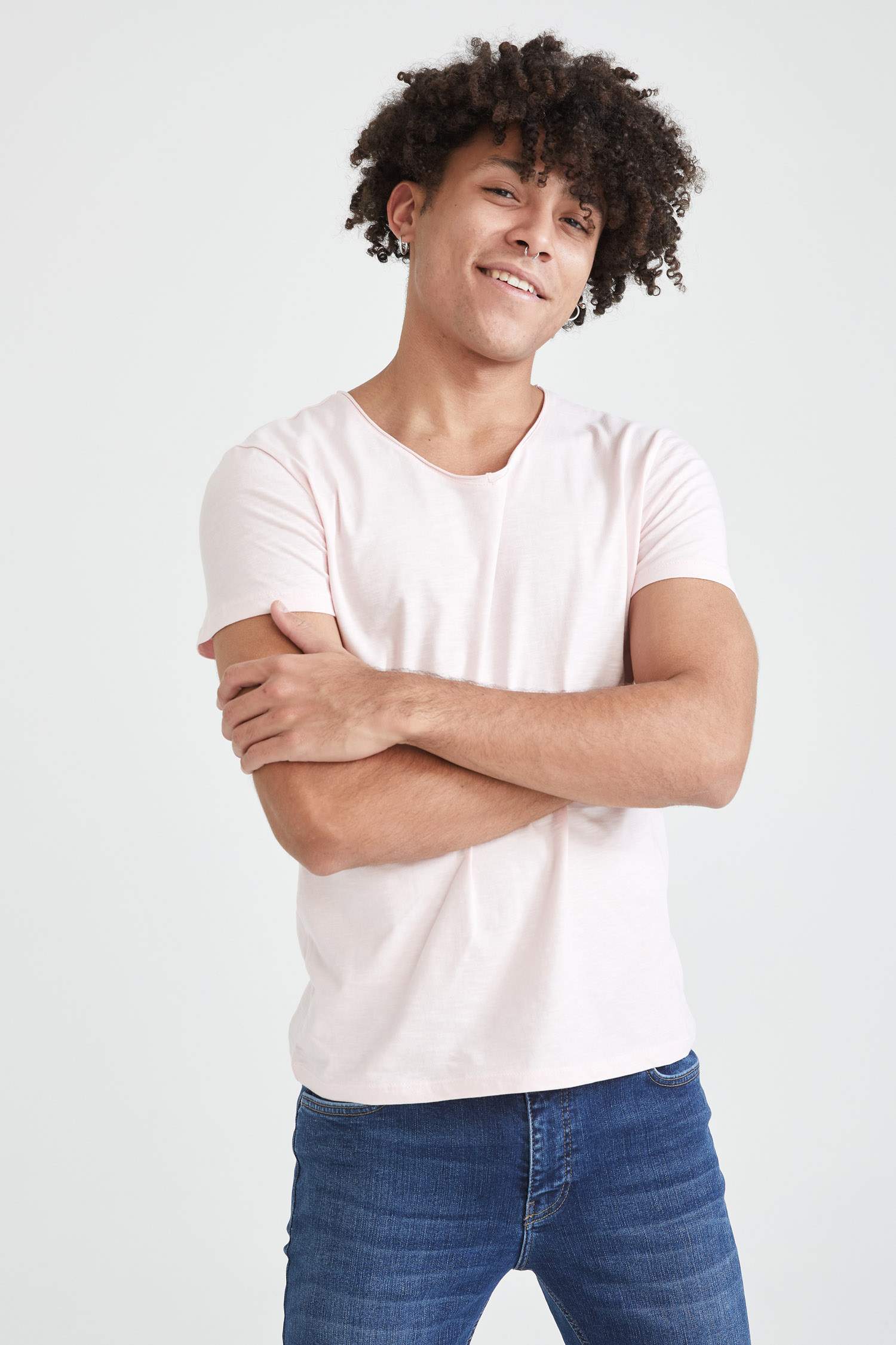 Slim Fit V Yaka Basic Kısa Kollu Tişört