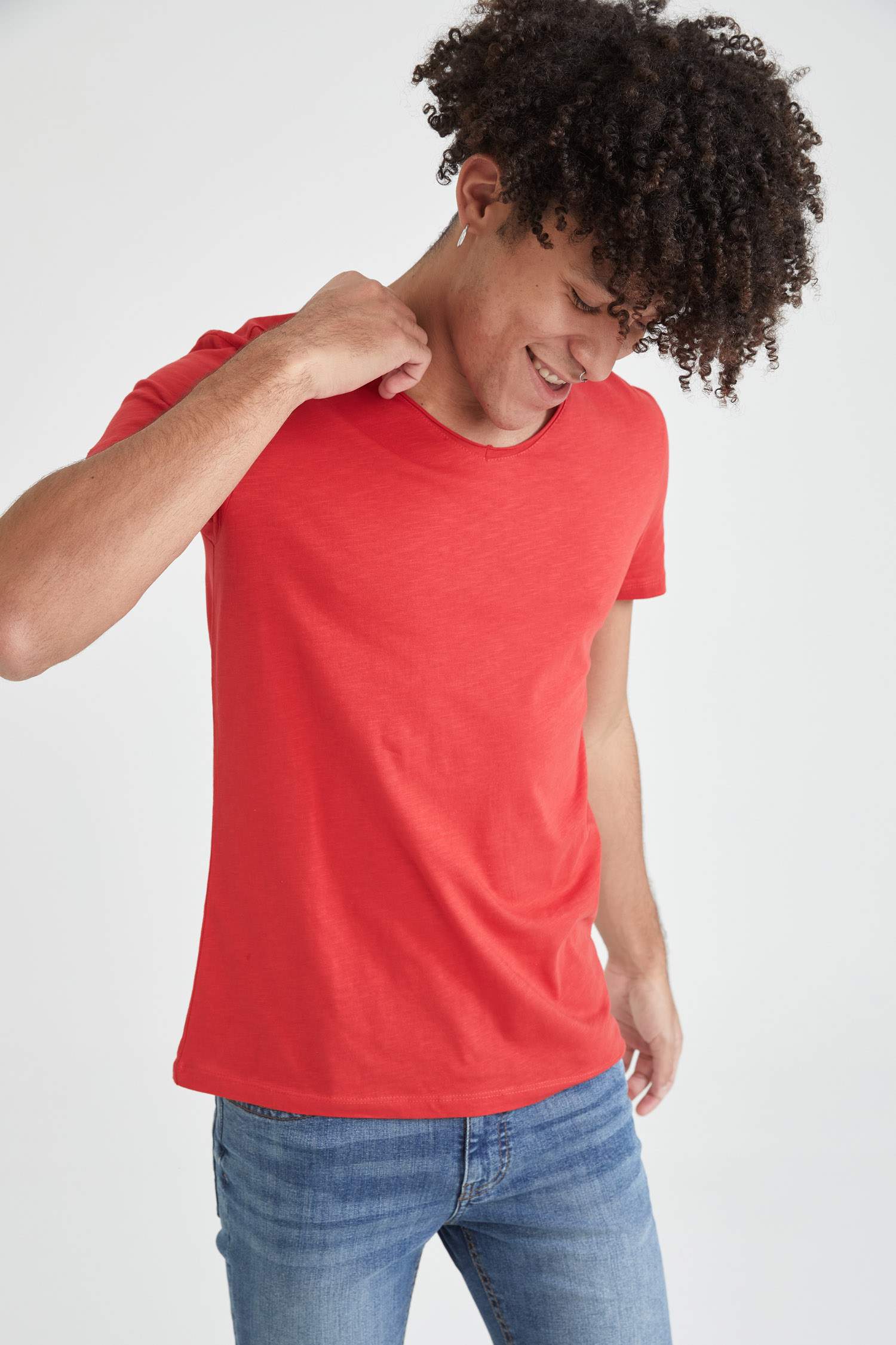 Slim Fit V Yaka Basic Kısa Kollu Tişört