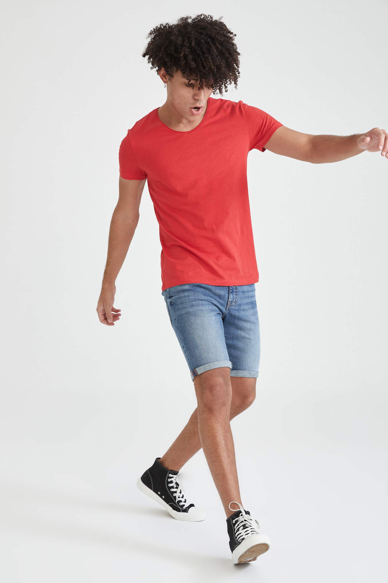 Slim Fit V Yaka Basic Kısa Kollu Tişört