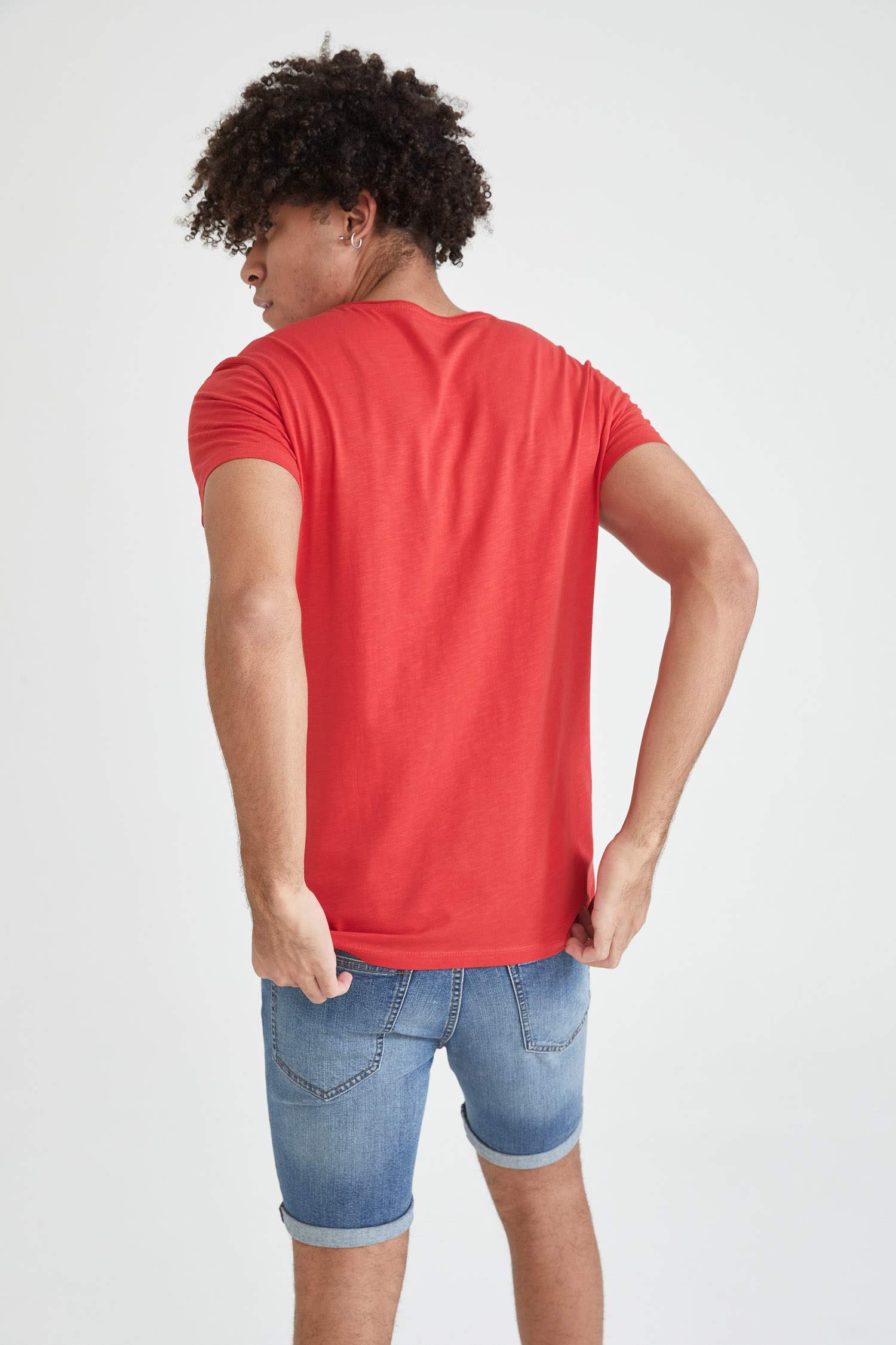 Slim Fit V Yaka Basic Kısa Kollu Tişört
