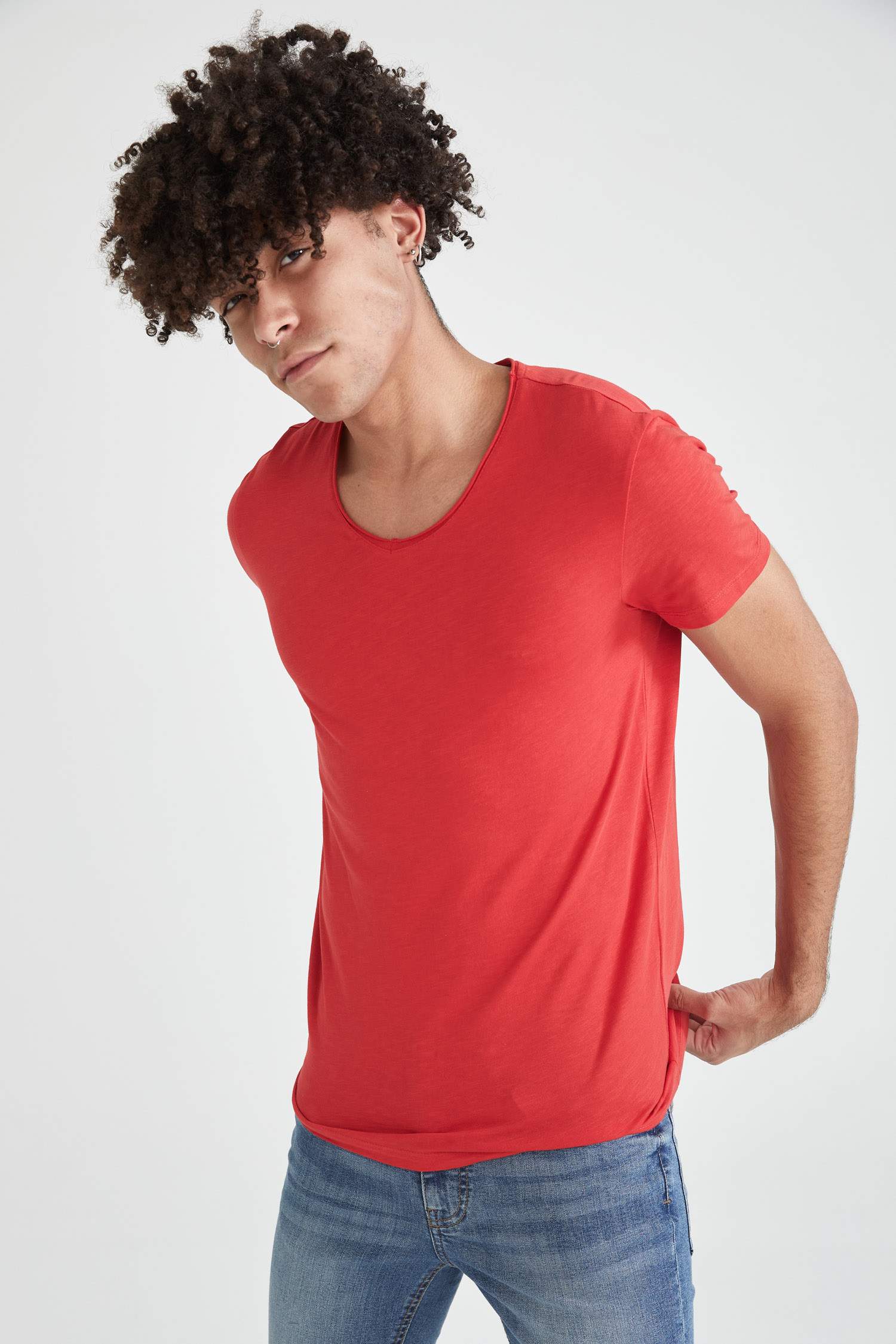Slim Fit V Yaka Basic Kısa Kollu Tişört
