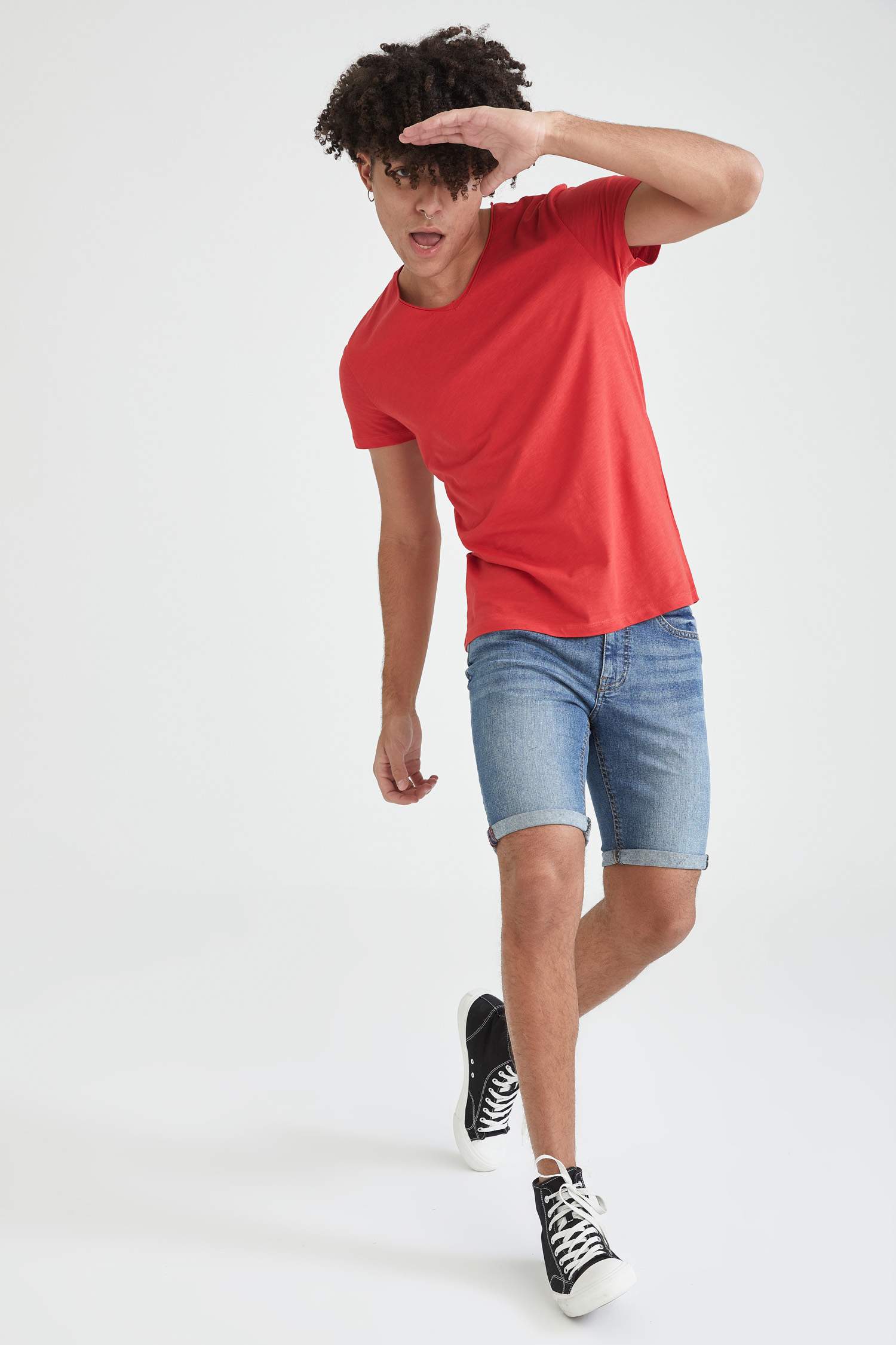 Slim Fit V Yaka Basic Kısa Kollu Tişört