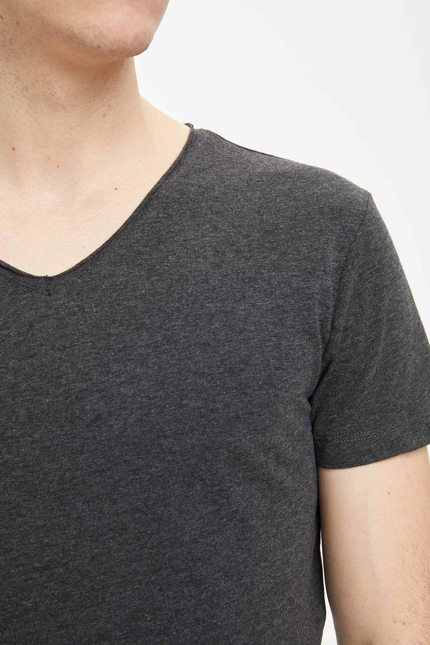 Defacto Slim Fit T-shirt. 3 Defacto Slim Fit T-shirt. 3