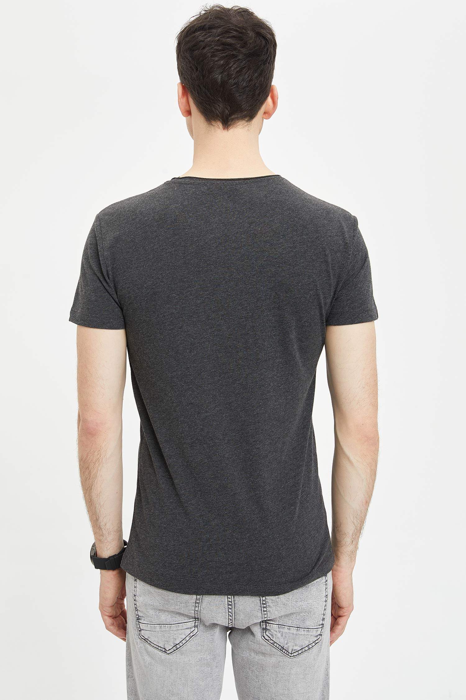 Defacto Slim Fit T-shirt. 4 Defacto Slim Fit T-shirt. 4