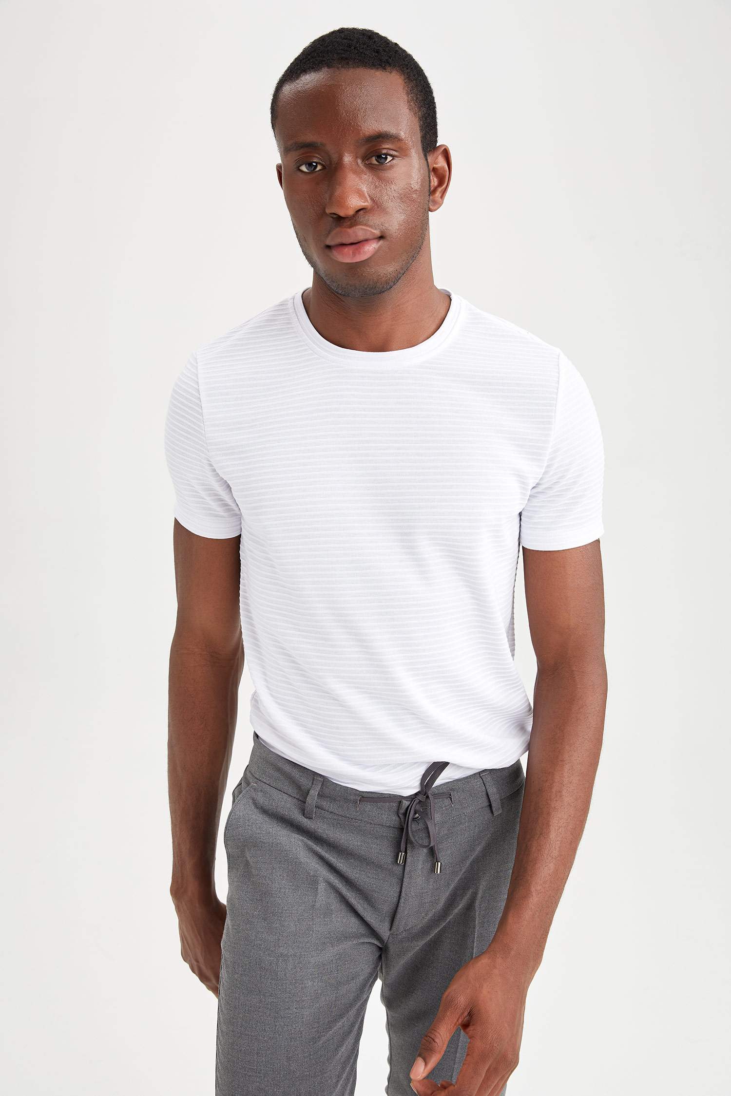 Slim Fit Bisiklet Yaka Basic Kısa Kollu Tişört