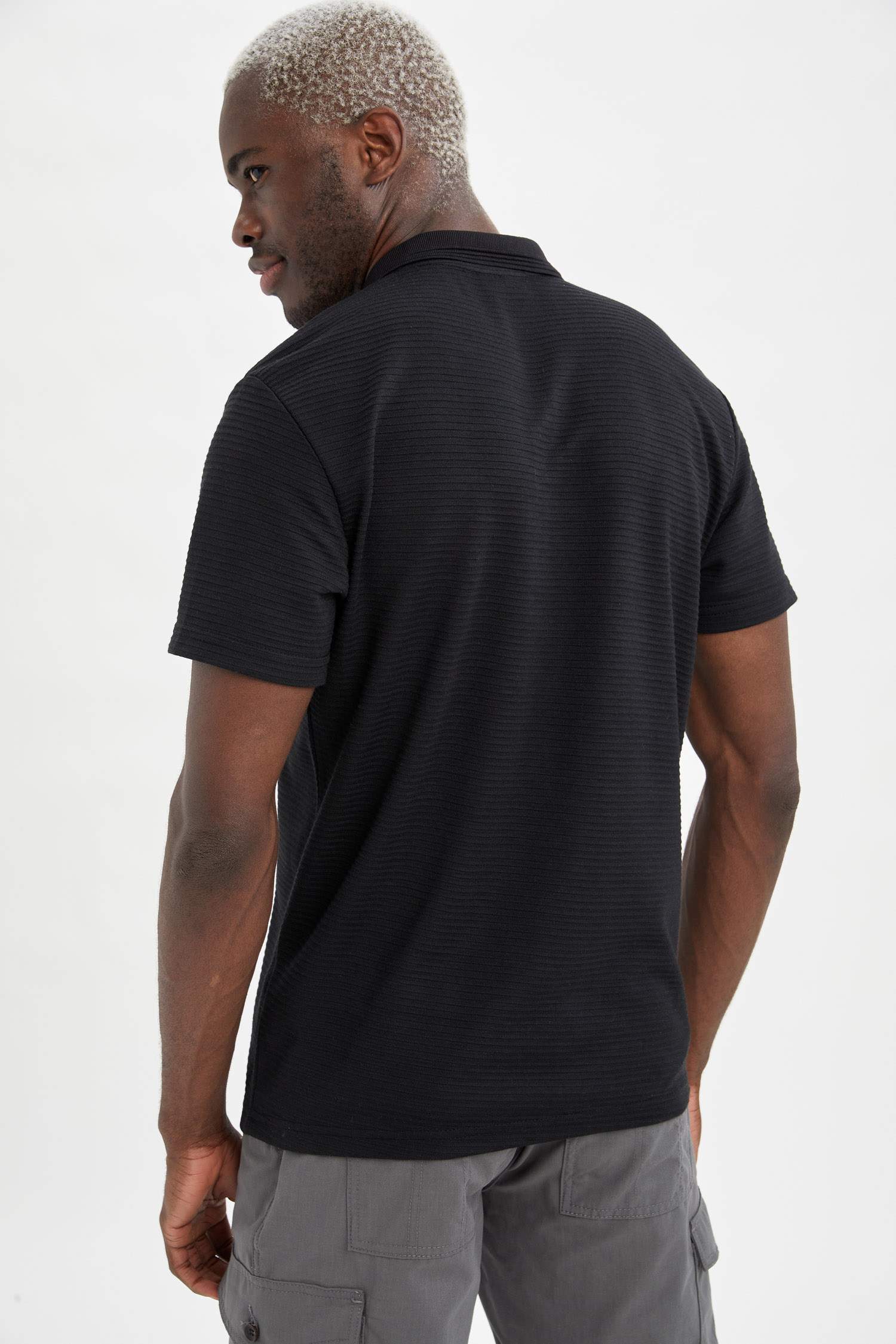 Slim Fit Fermuarlı Polo Yaka Kısa Kollu Siyah Tişört