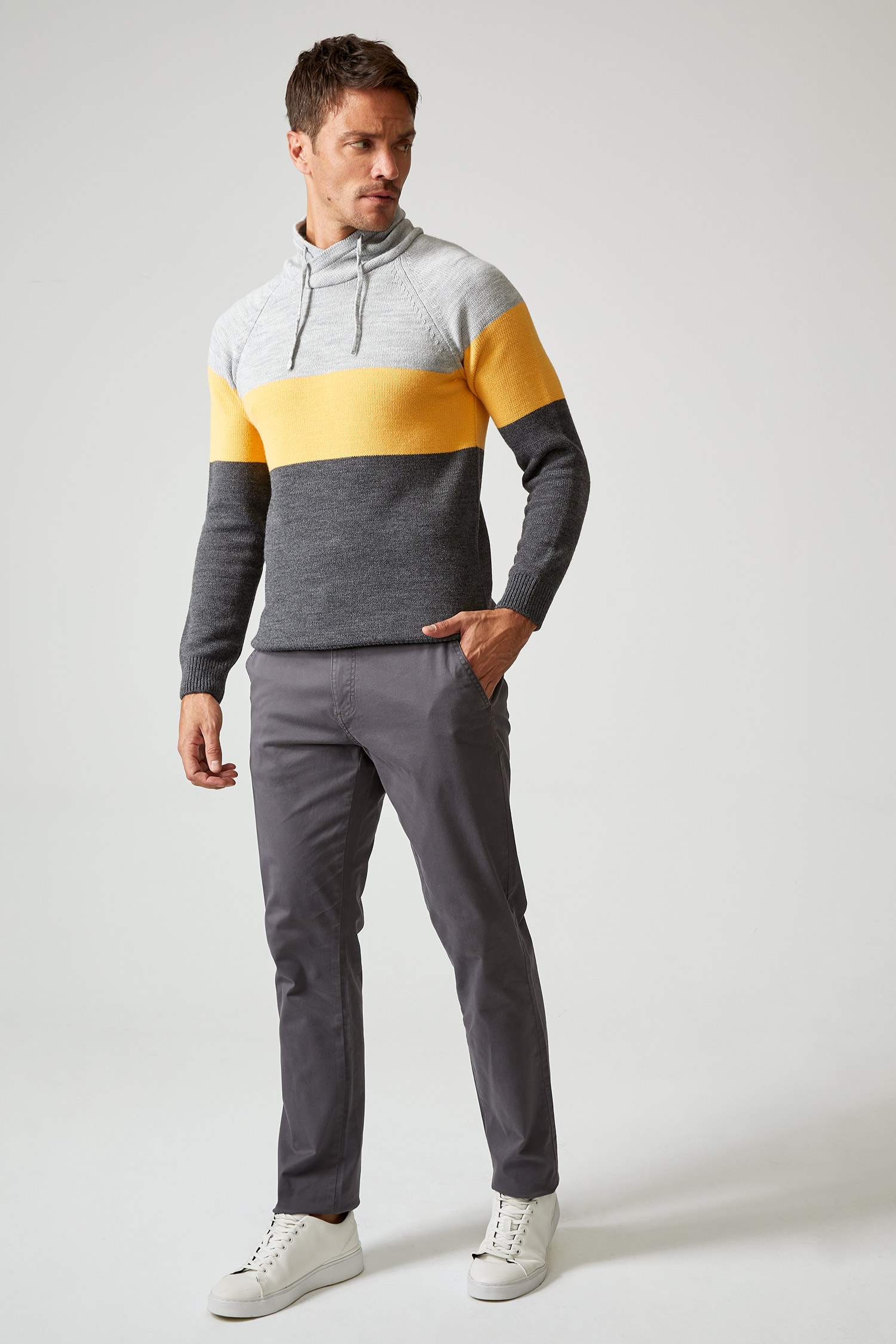 Erkek Regular Fit Cep Detaylı Düz Paça Chino Pantolon