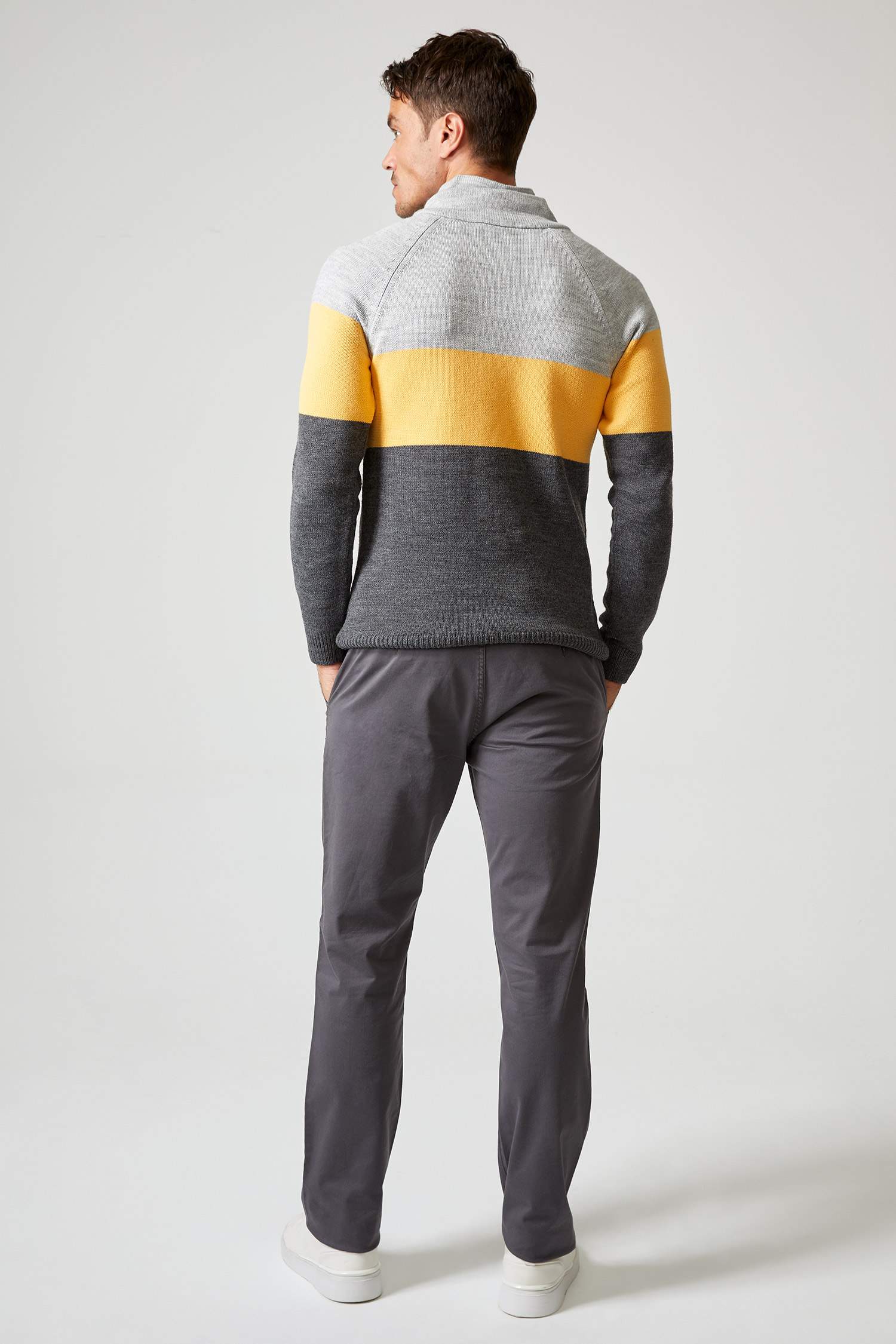Erkek Regular Fit Cep Detaylı Düz Paça Chino Pantolon