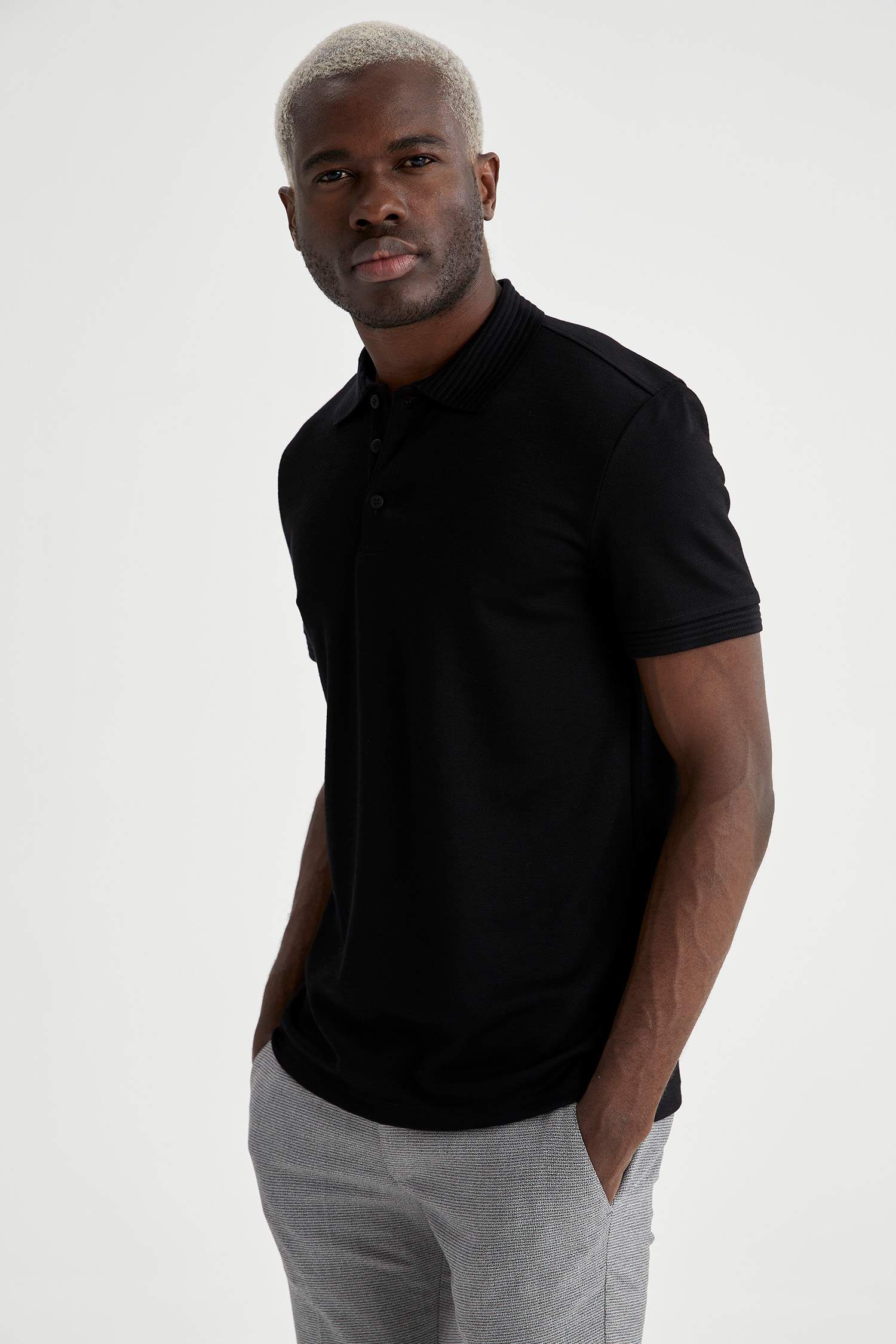 Slim Fit Polo Yaka Kısa Kollu Siyah Tişört