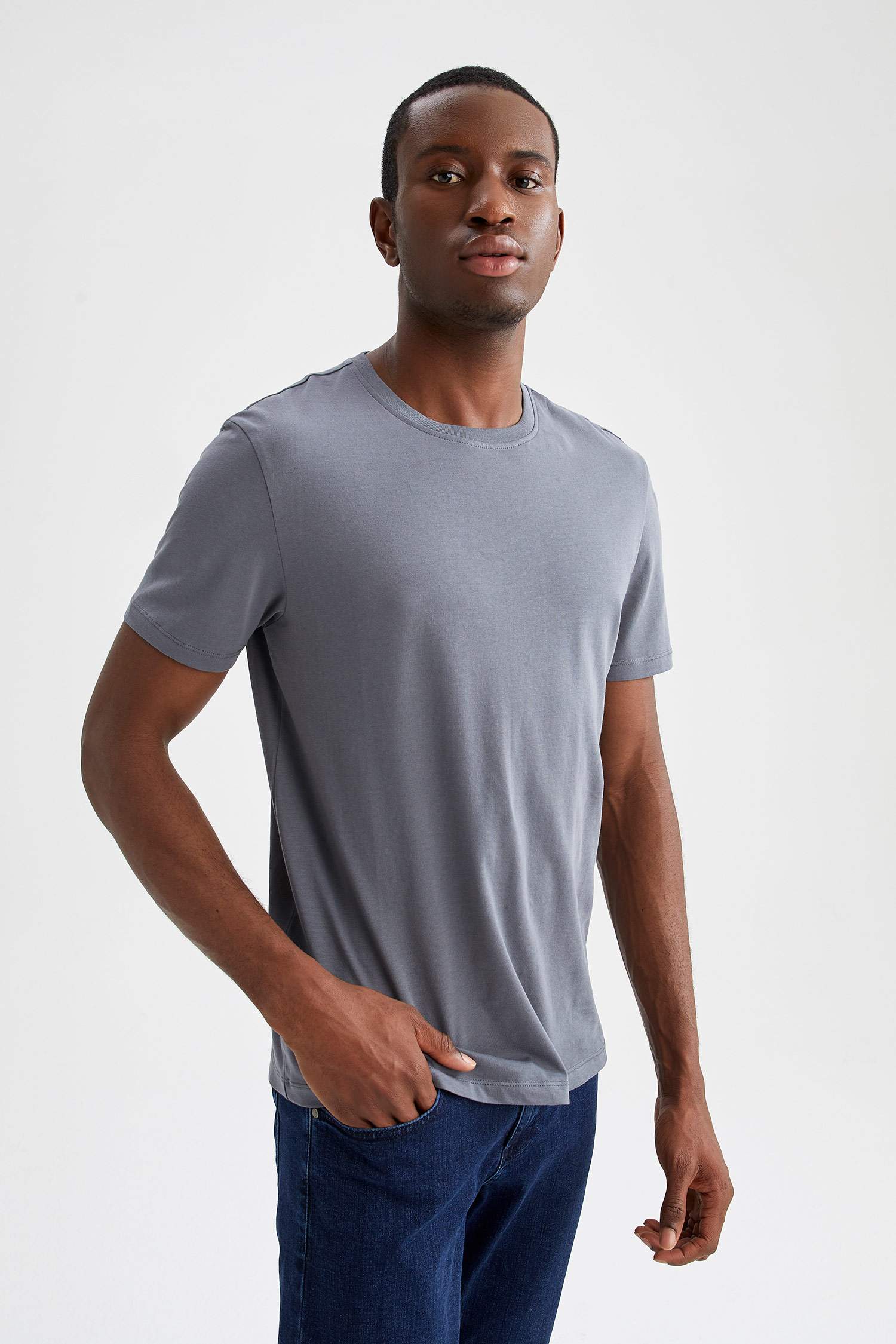 Regular Fit Basic Bisiklet Yaka Basic Tişört