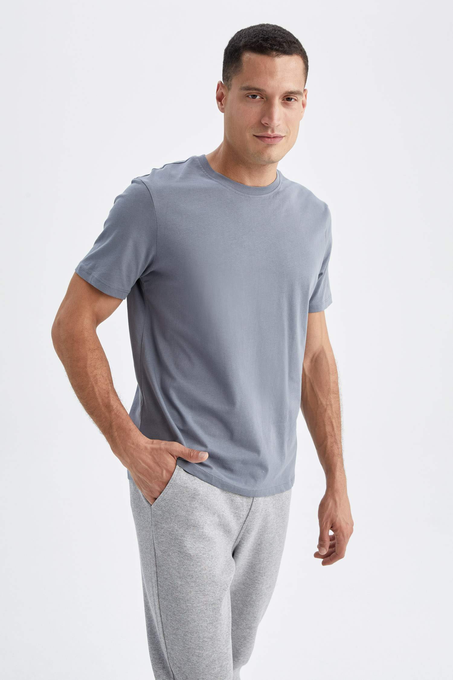 Regular Fit Basic Bisiklet Yaka Basic Tişört