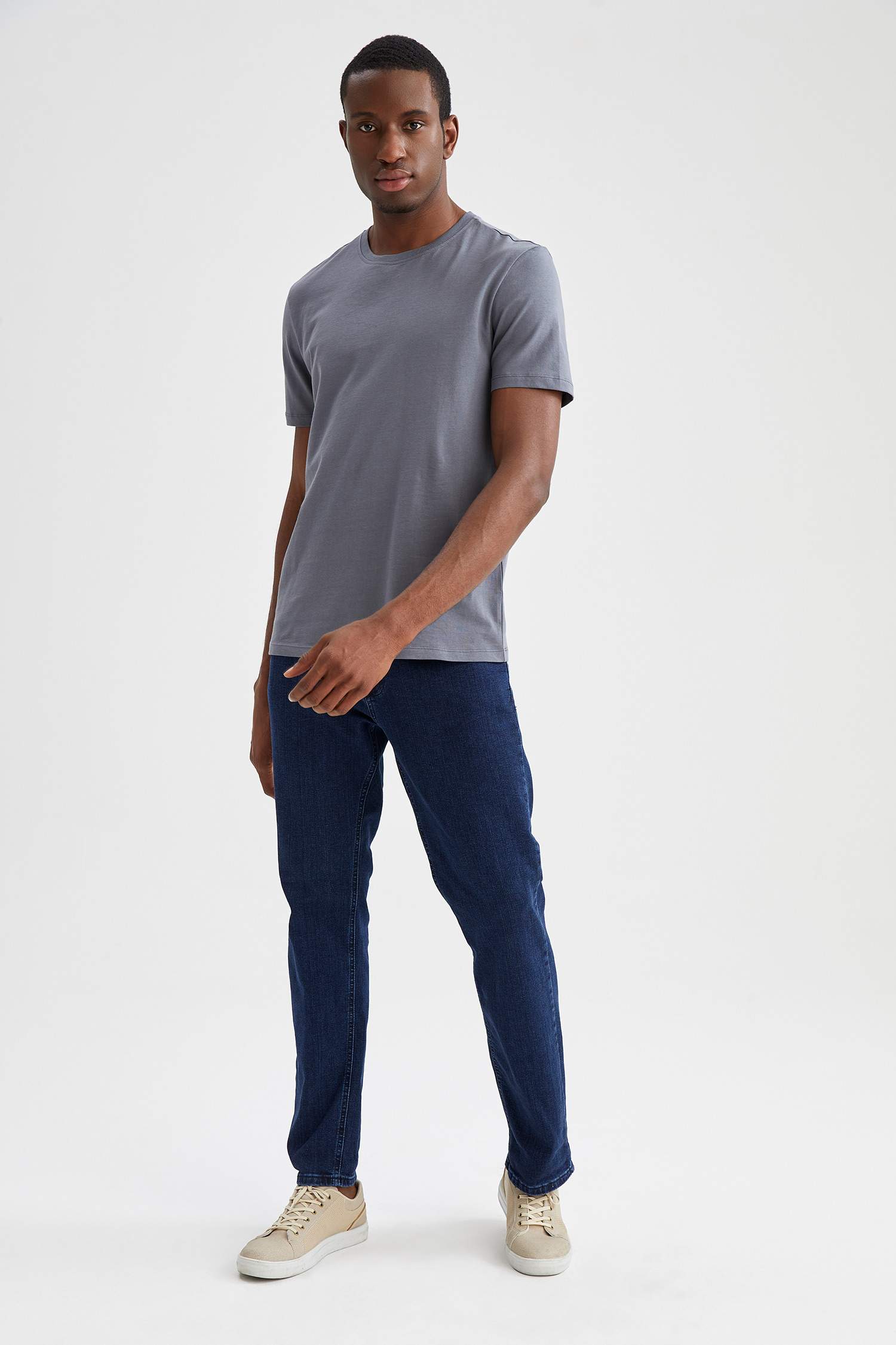 Regular Fit Basic Bisiklet Yaka Basic Tişört