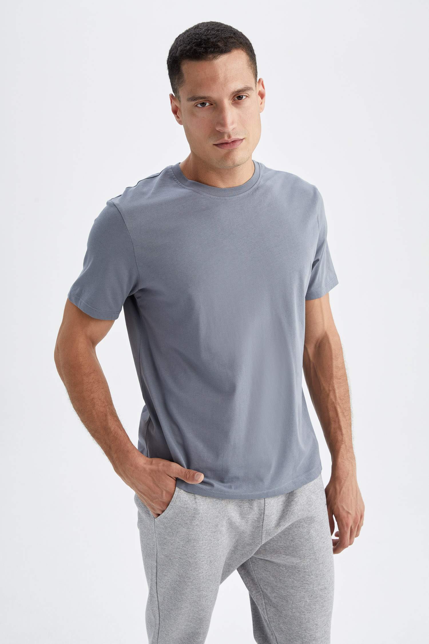 Regular Fit Basic Bisiklet Yaka Basic Tişört