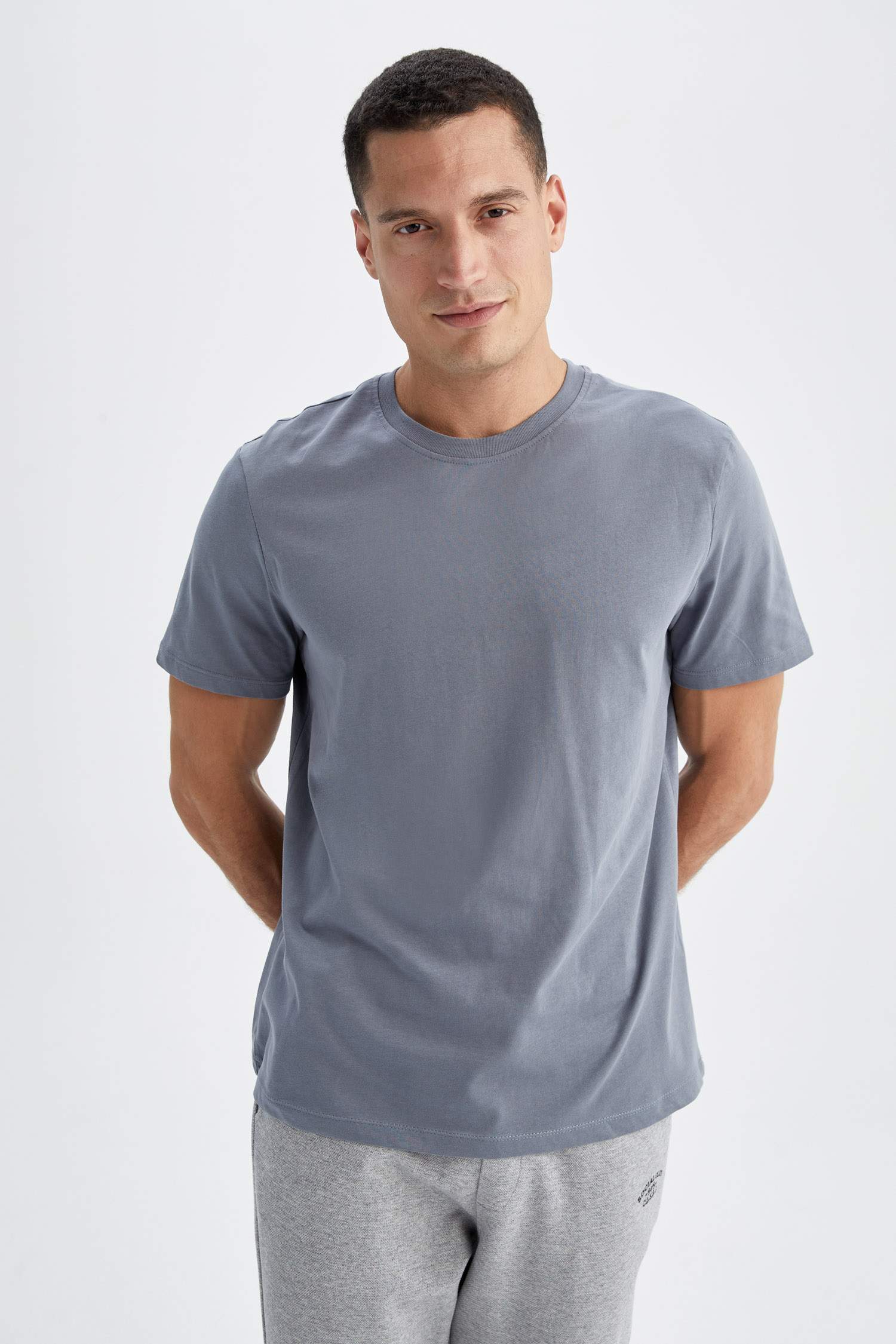 Regular Fit Basic Bisiklet Yaka Basic Tişört