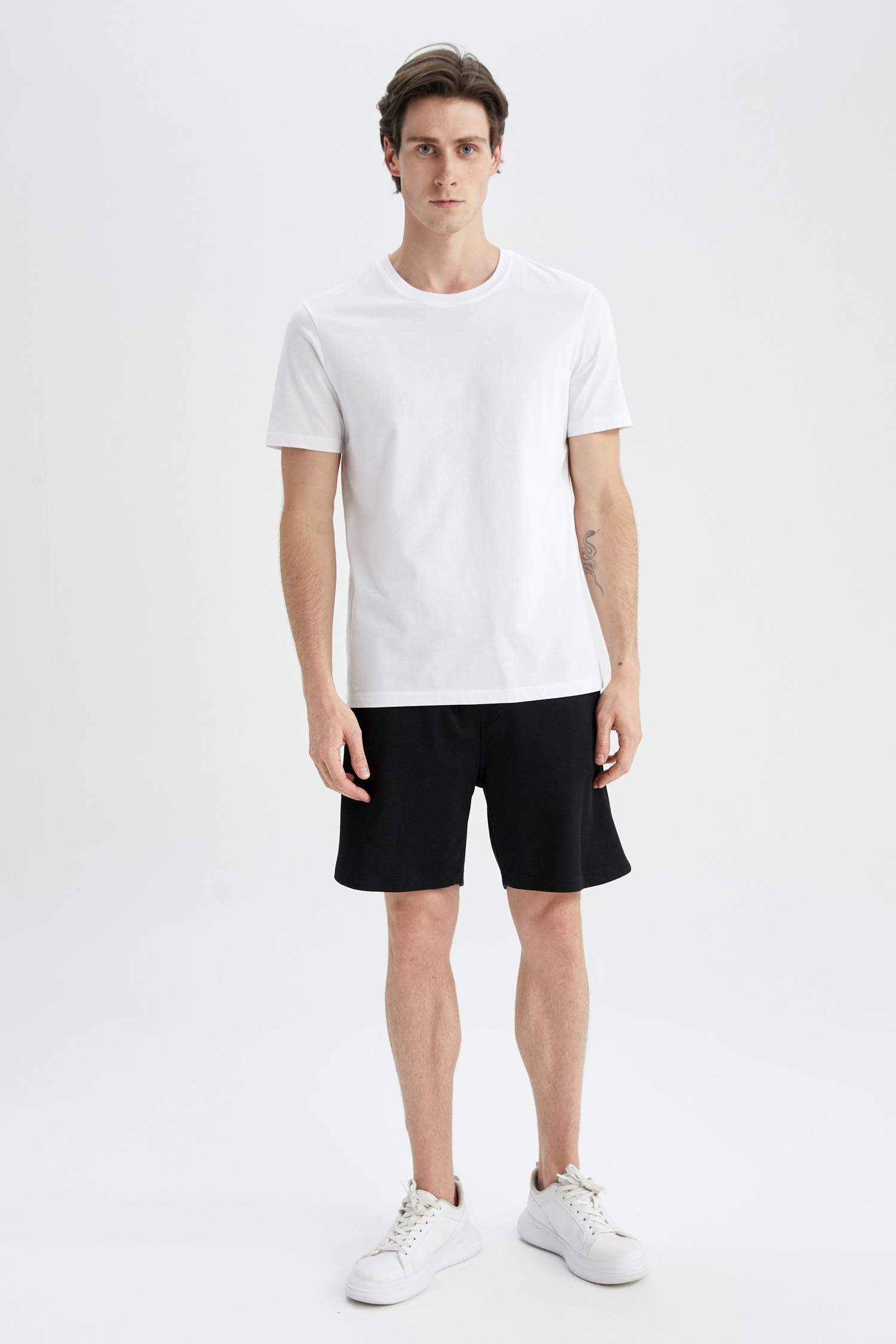 Regular Fit Basic Bisiklet Yaka Basic Tişört
