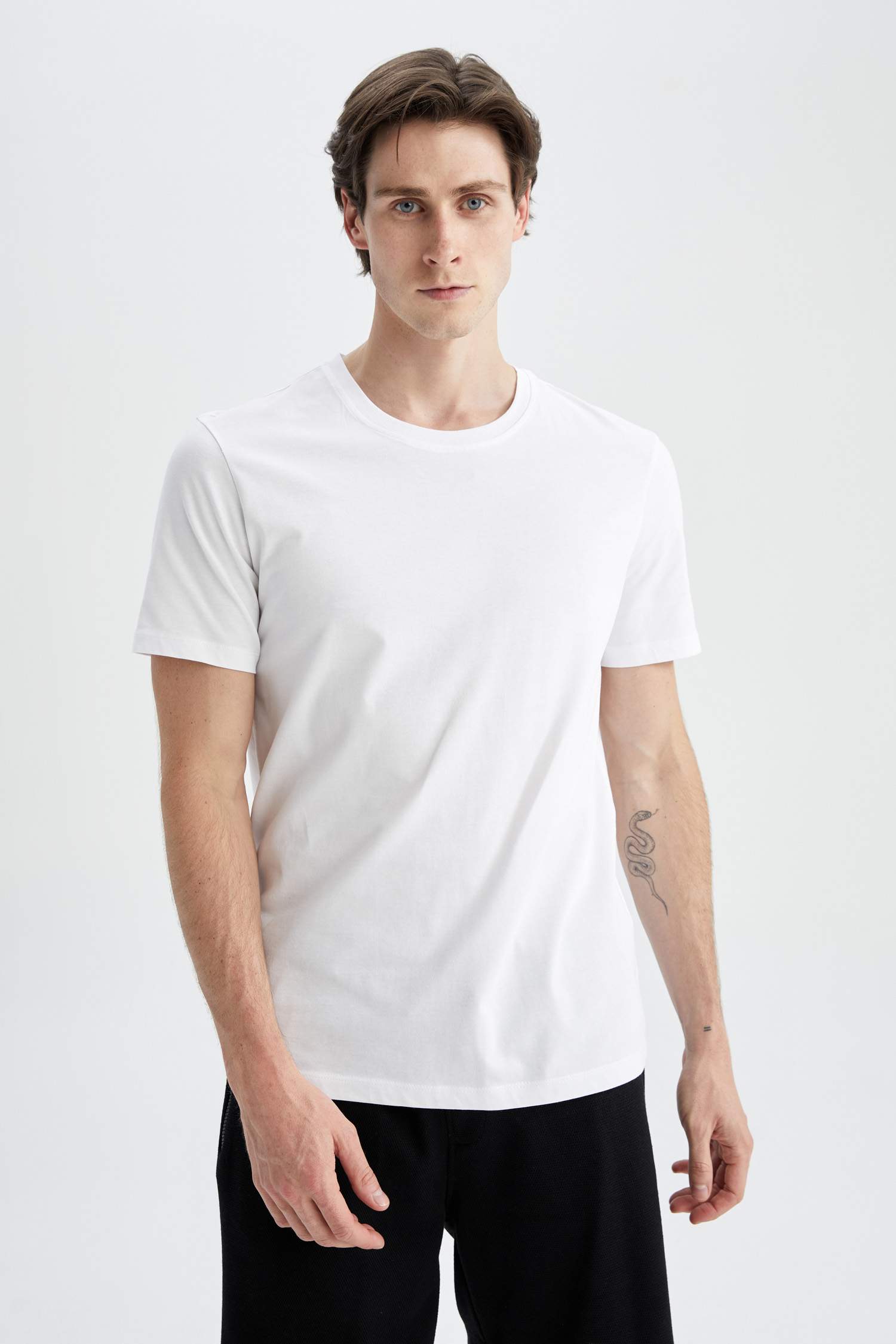 Regular Fit Basic Bisiklet Yaka Basic Tişört