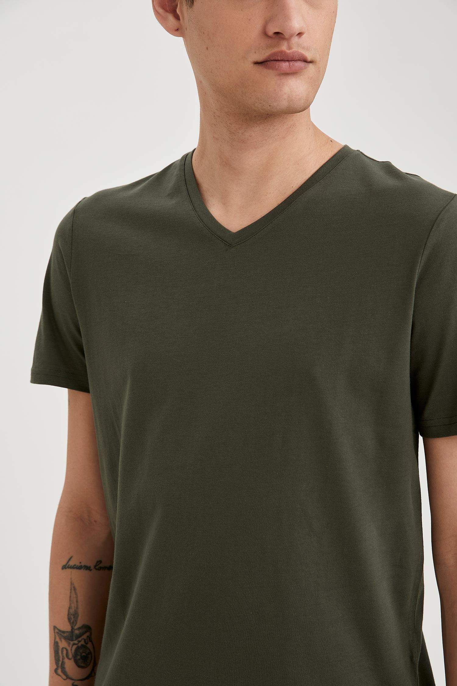 Slim Fit V Yaka Basic Haki Tişört