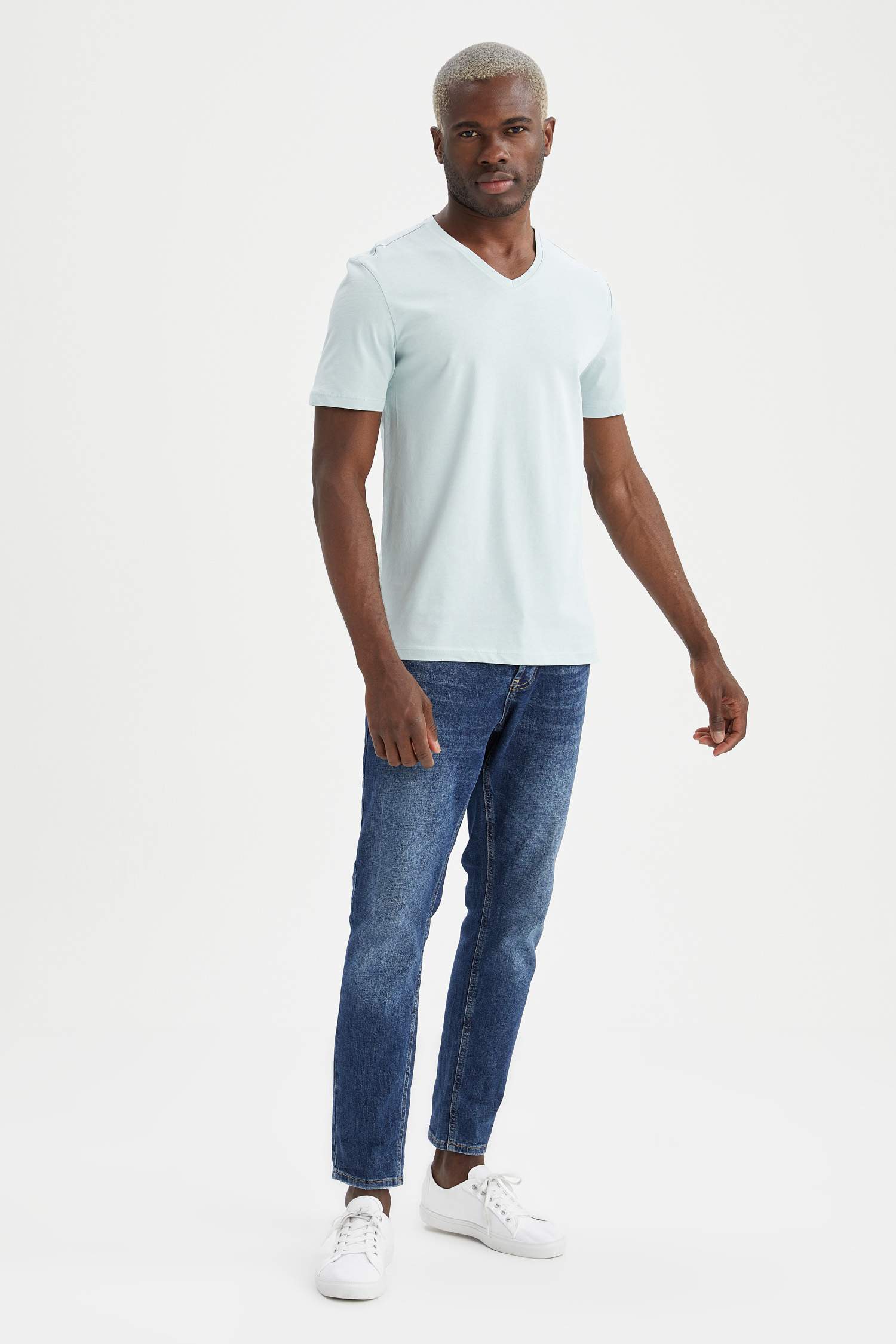 Slim Fit V Yaka Basic Beyaz Tişört