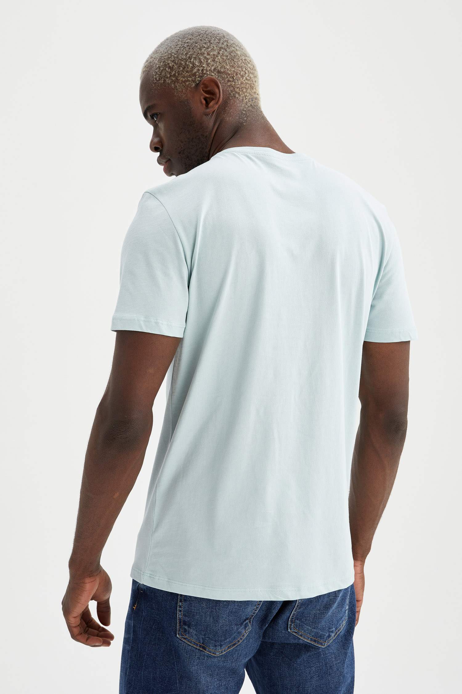 Slim Fit V Yaka Basic Beyaz Tişört