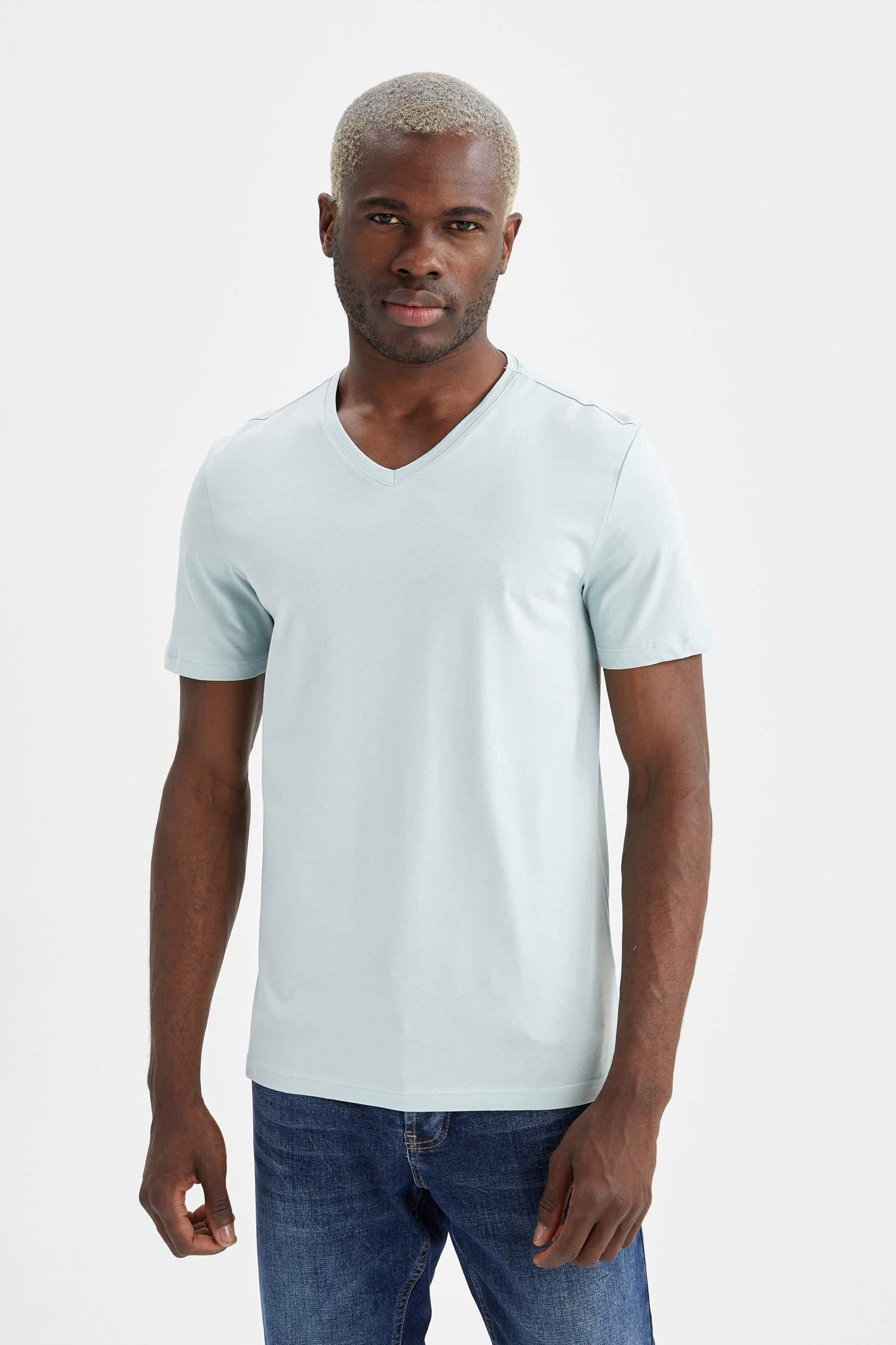 Slim Fit V Yaka Basic Beyaz Tişört