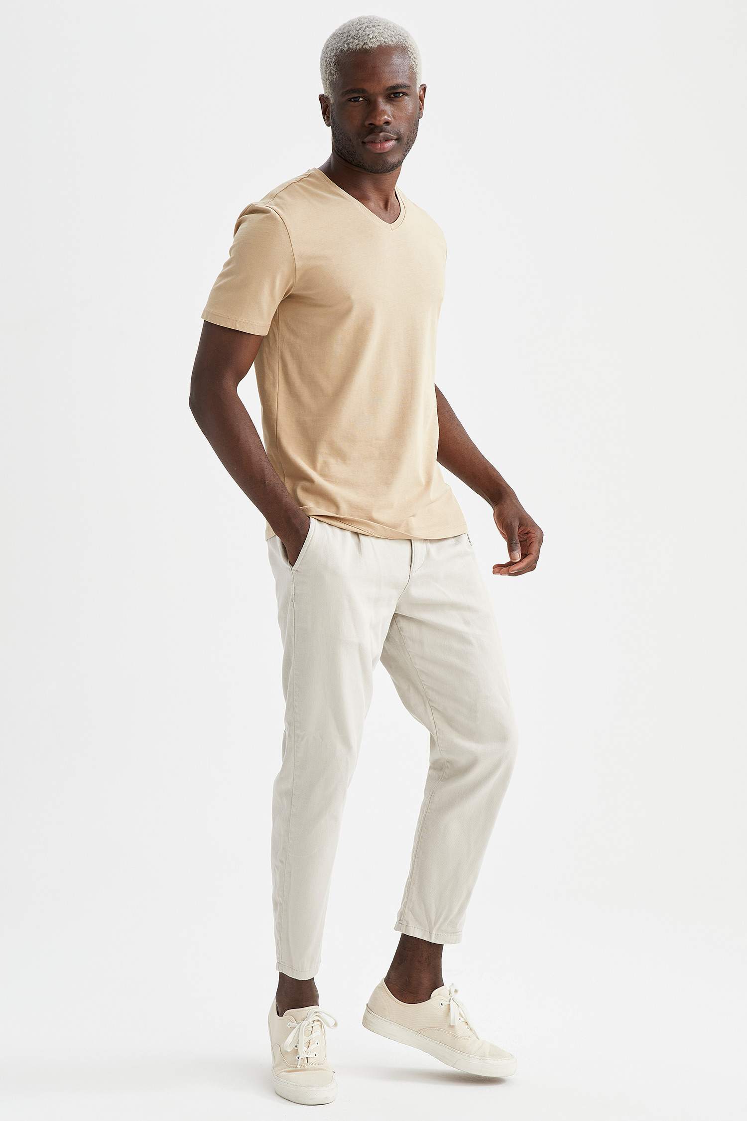 Slim Fit V Yaka Basic Tişört