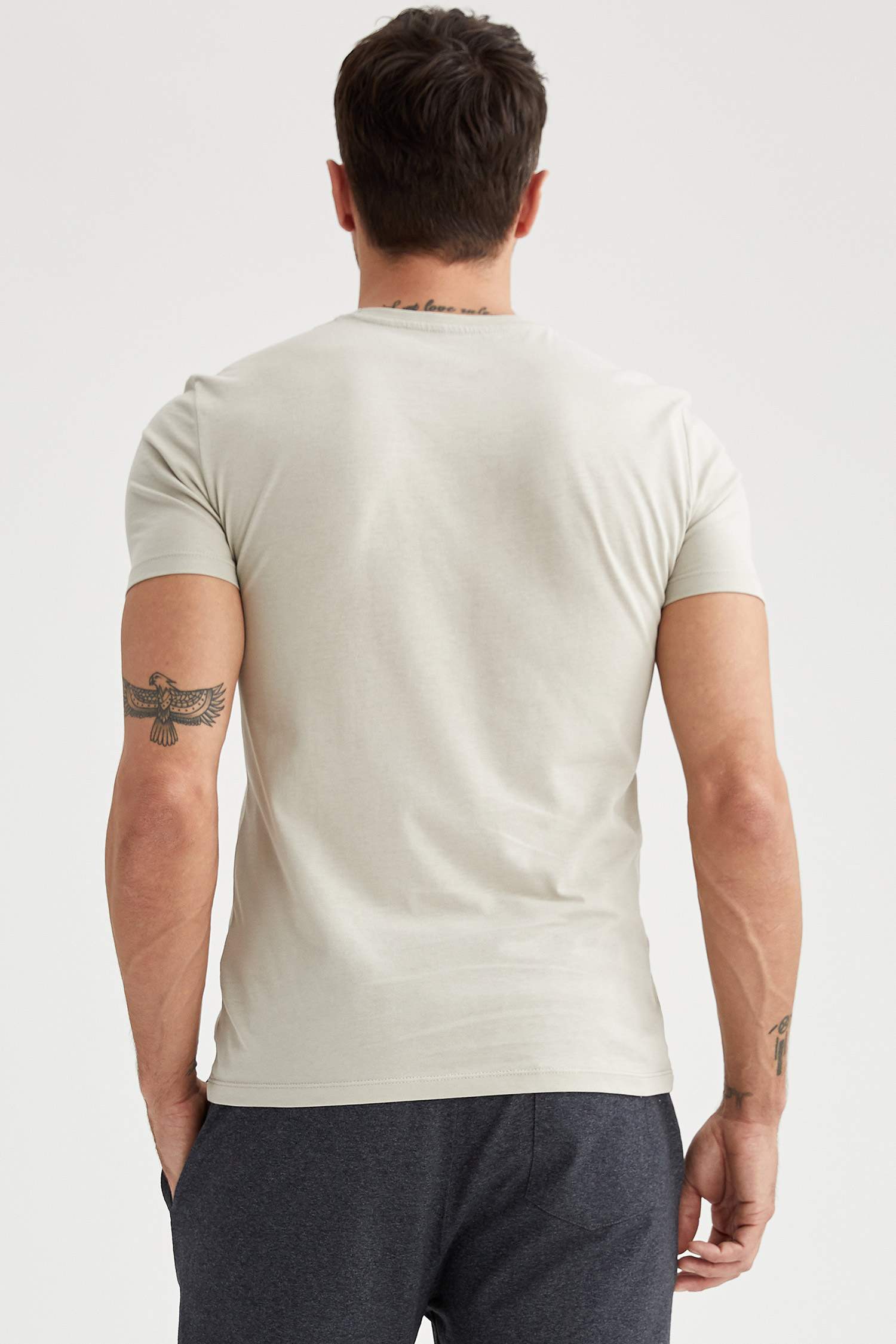 Slim Fit V Yaka Basic Tişört