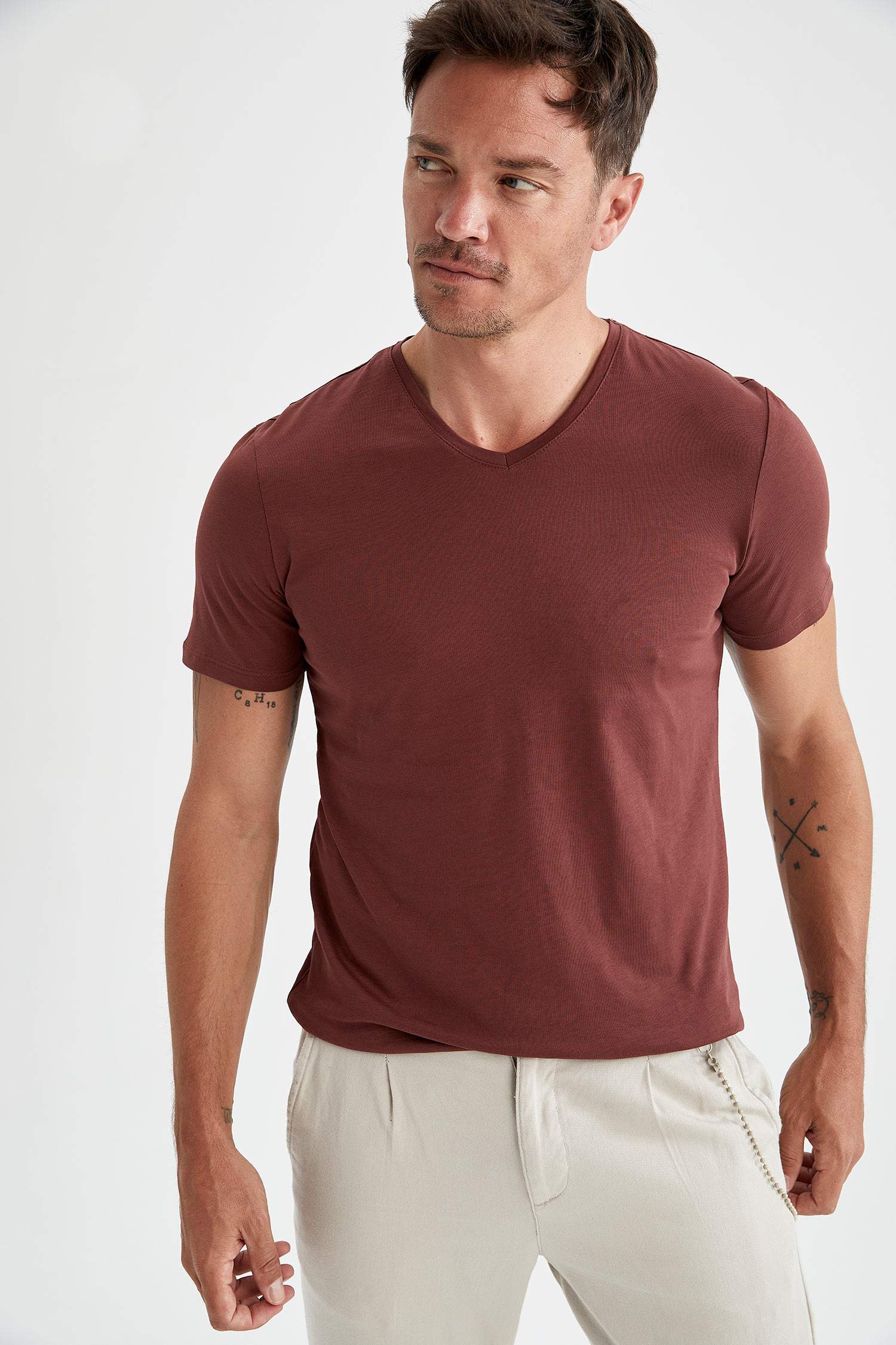 Slim Fit V Yaka Basic Tişört