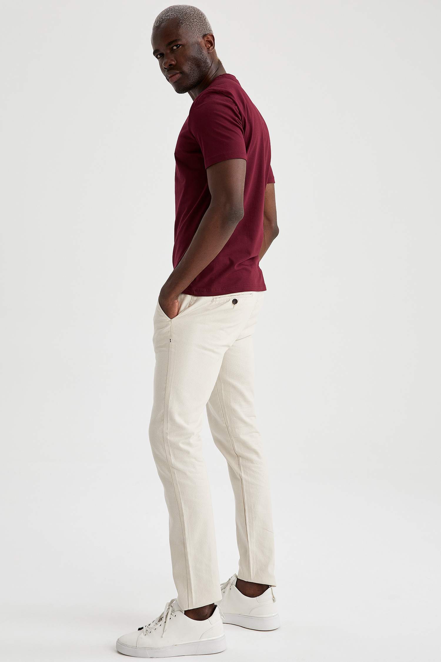 Slim Fit V Yaka Basic Tişört