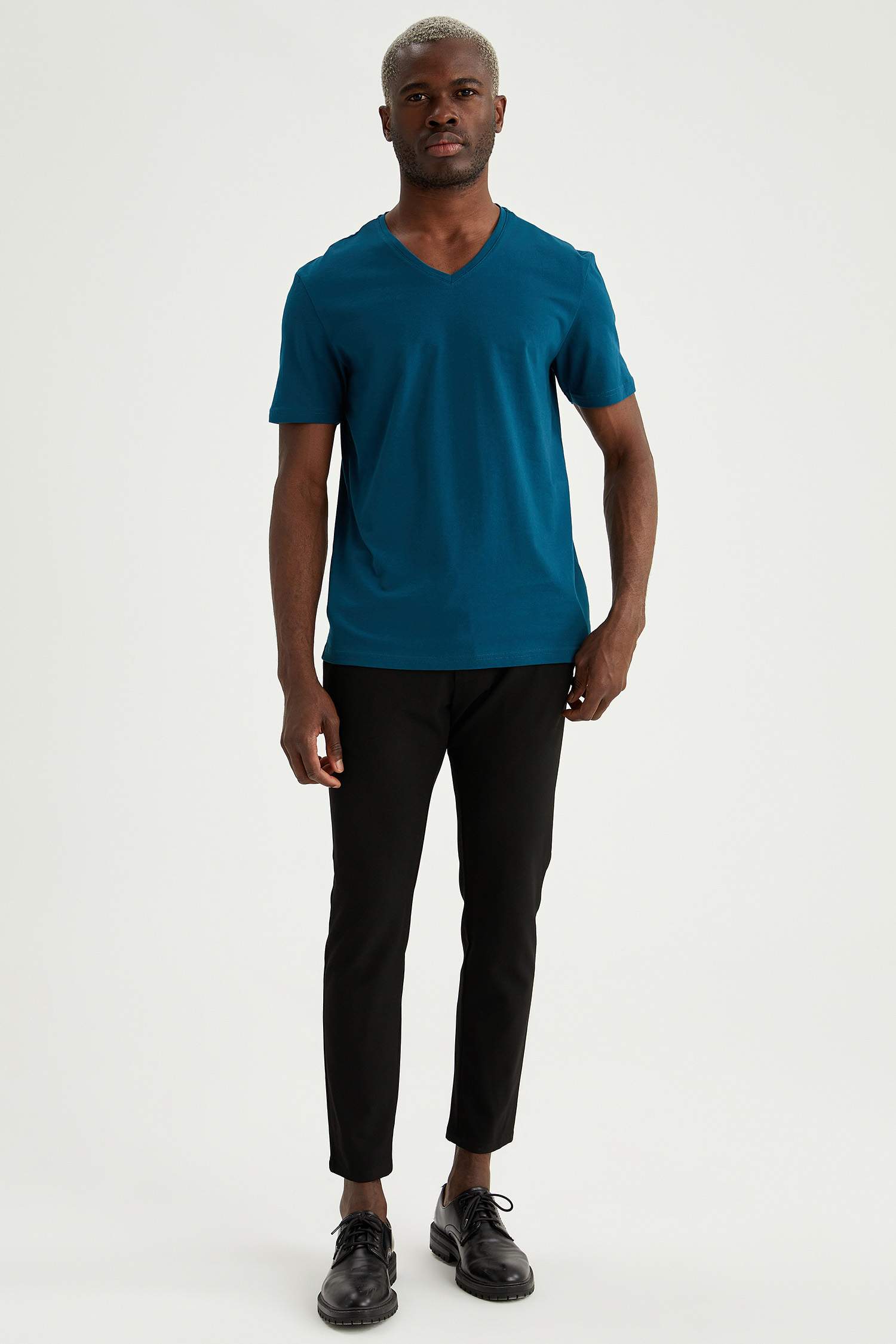 Slim Fit V Yaka Basic Tişört
