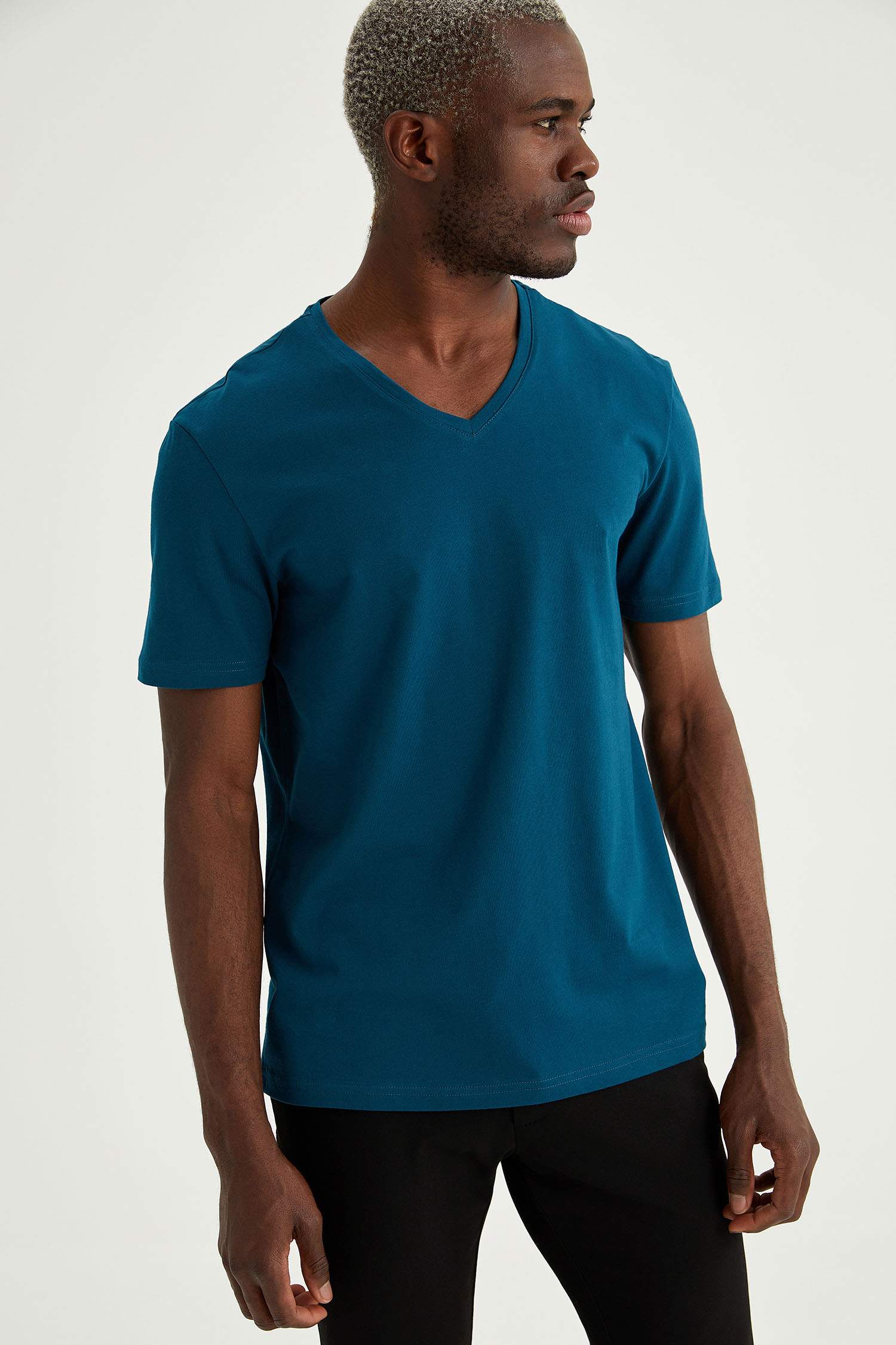 Slim Fit V Yaka Basic Tişört