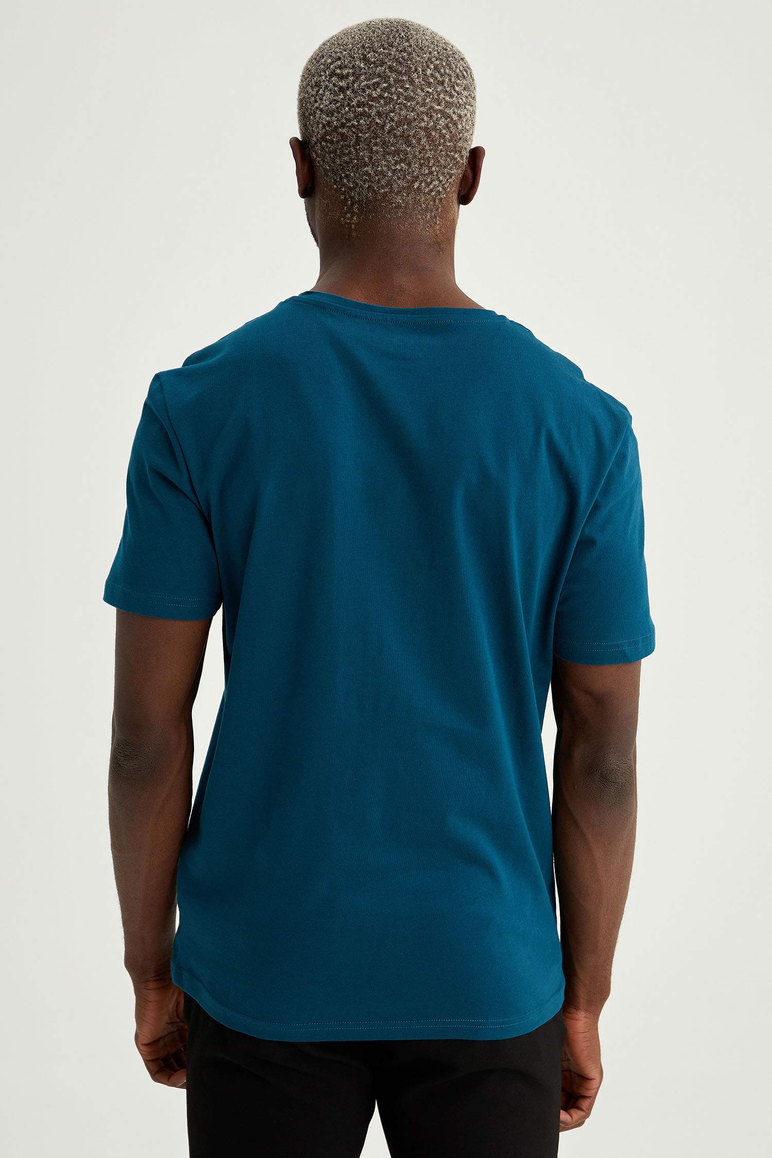 Slim Fit V Yaka Basic Tişört