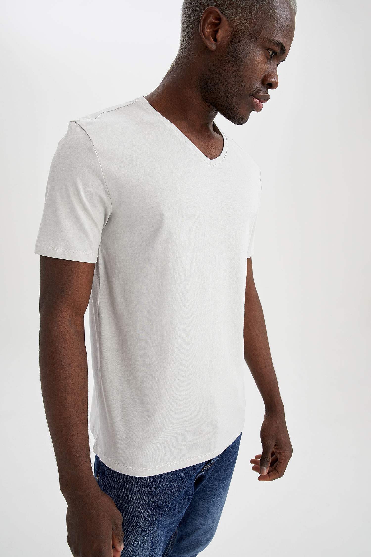Slim Fit V Yaka Basic Tişört