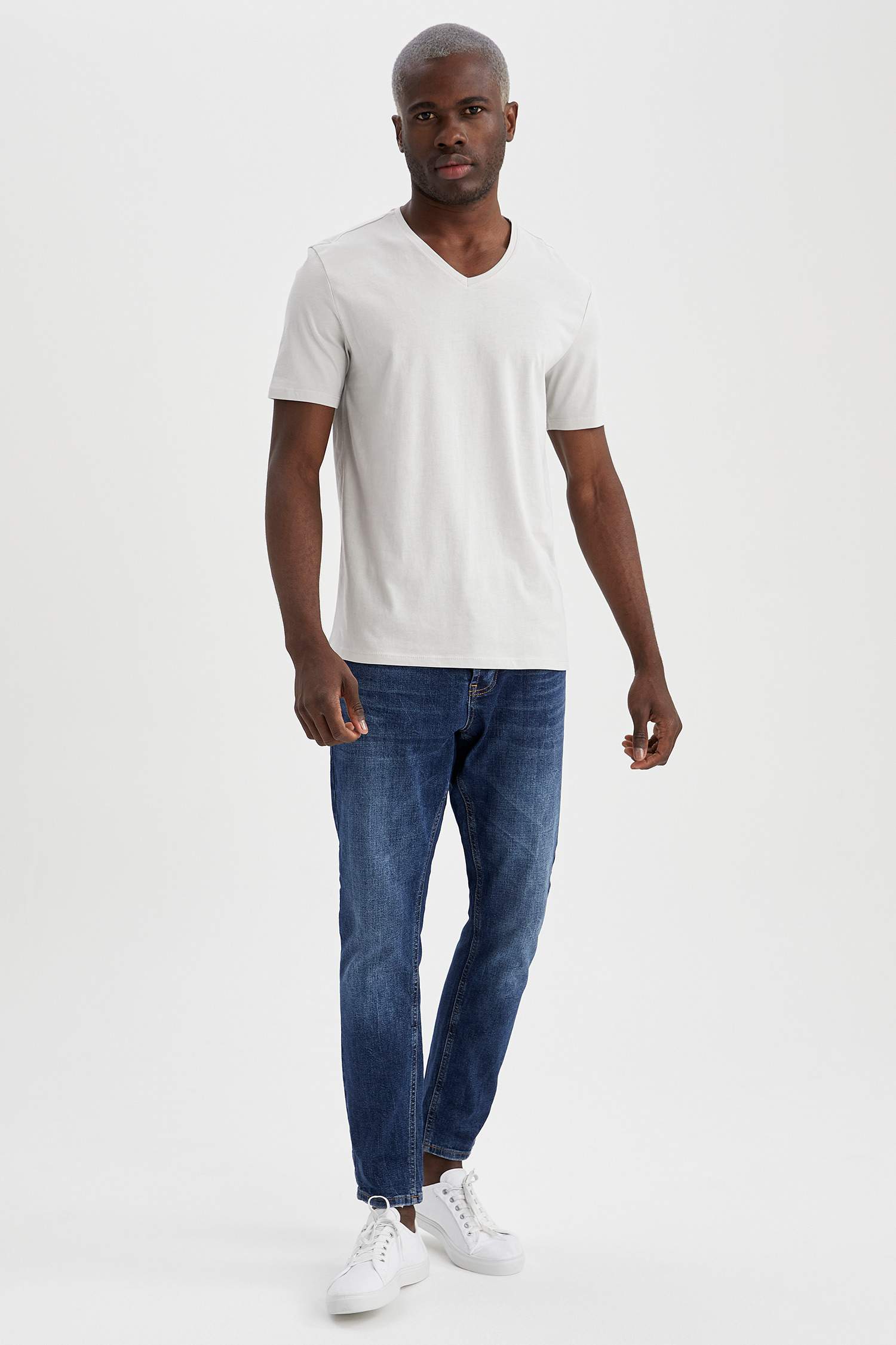 Slim Fit V Yaka Basic Tişört
