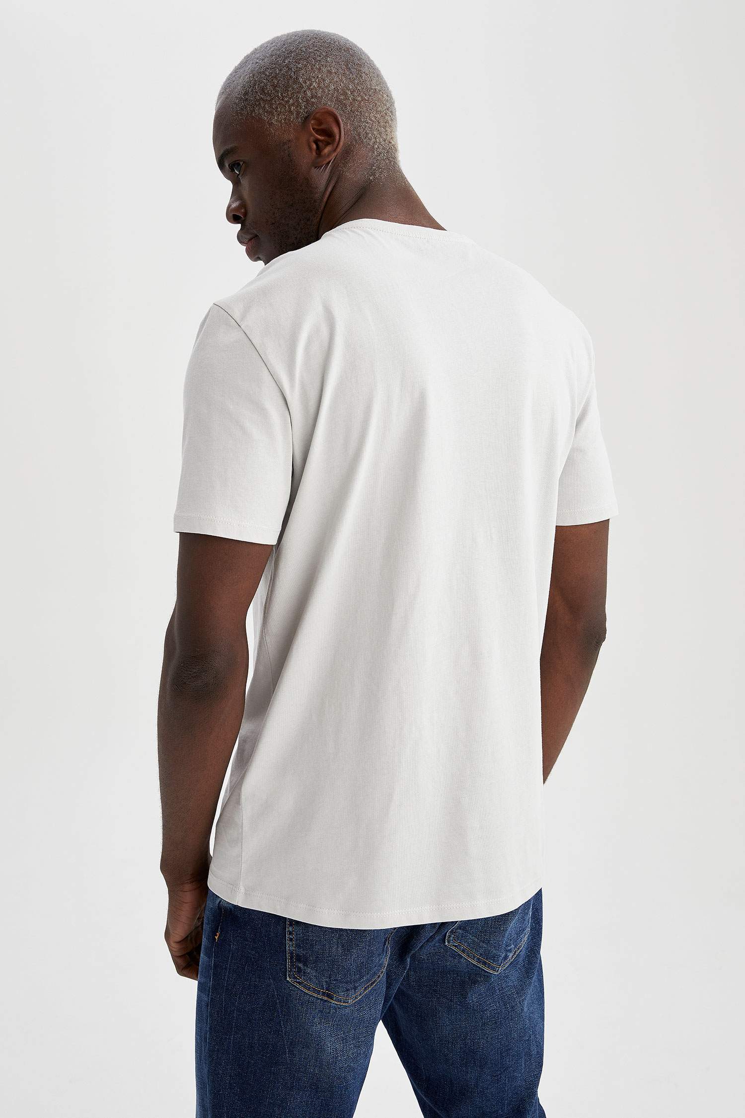 Slim Fit V Yaka Basic Tişört
