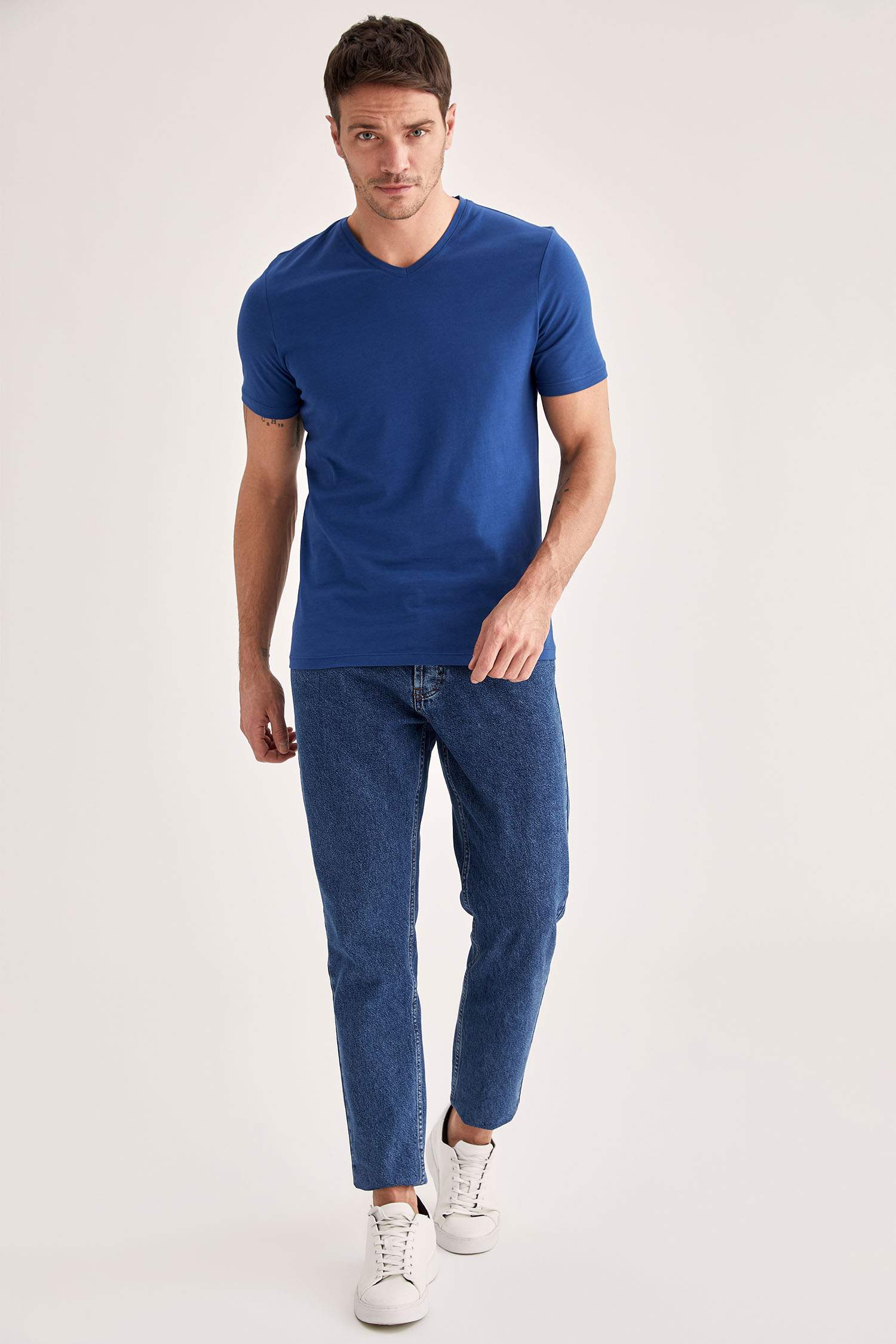 Slim Fit V Yaka Basic Tişört