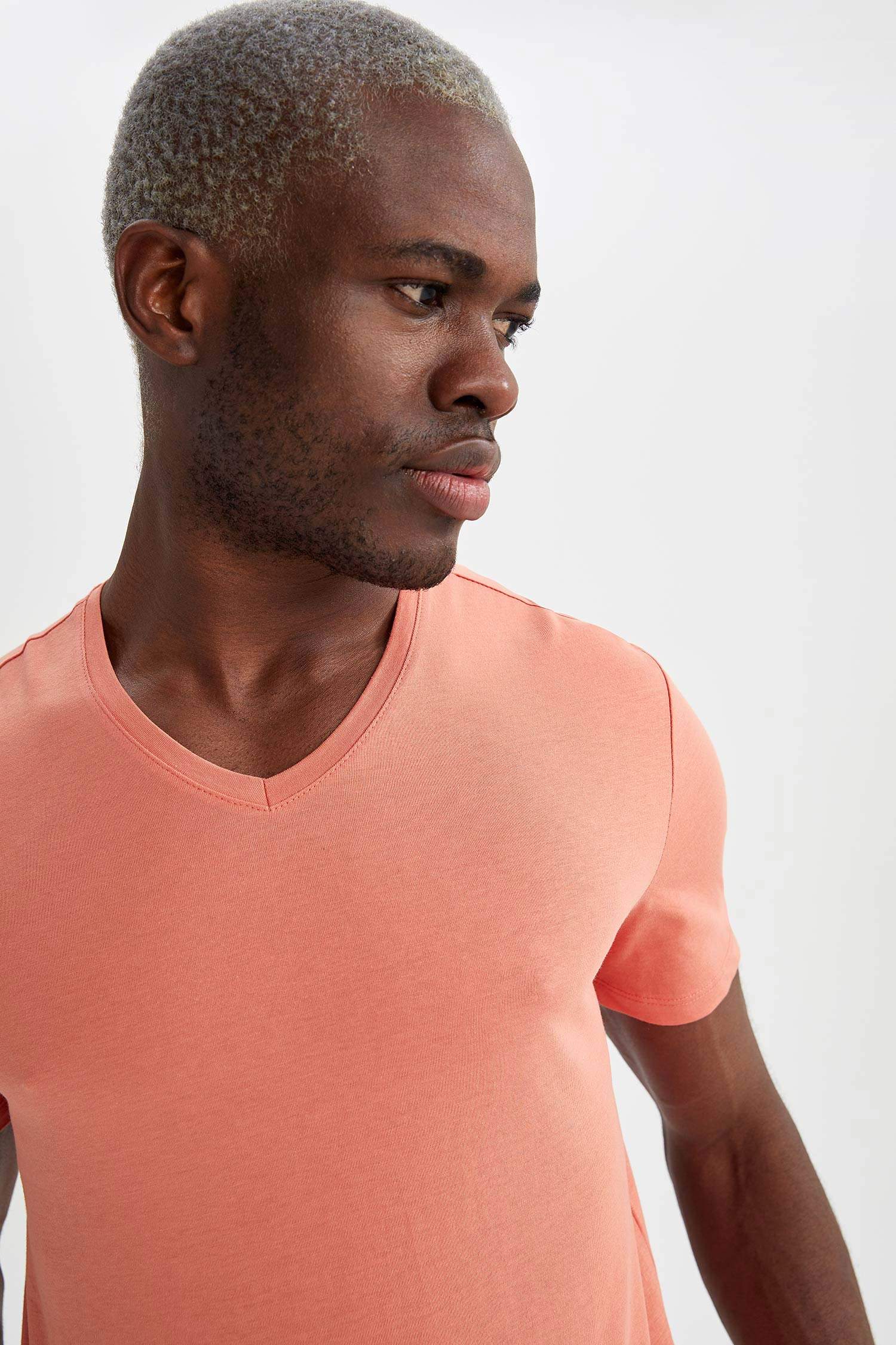 Slim Fit V Yaka Basic Tişört