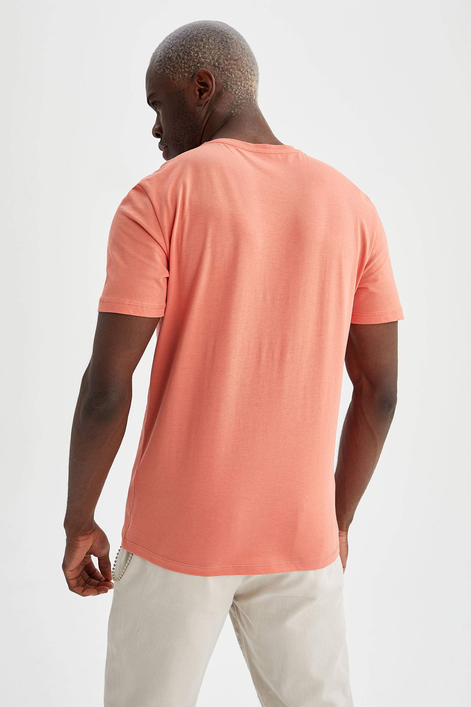 Slim Fit V Yaka Basic Tişört