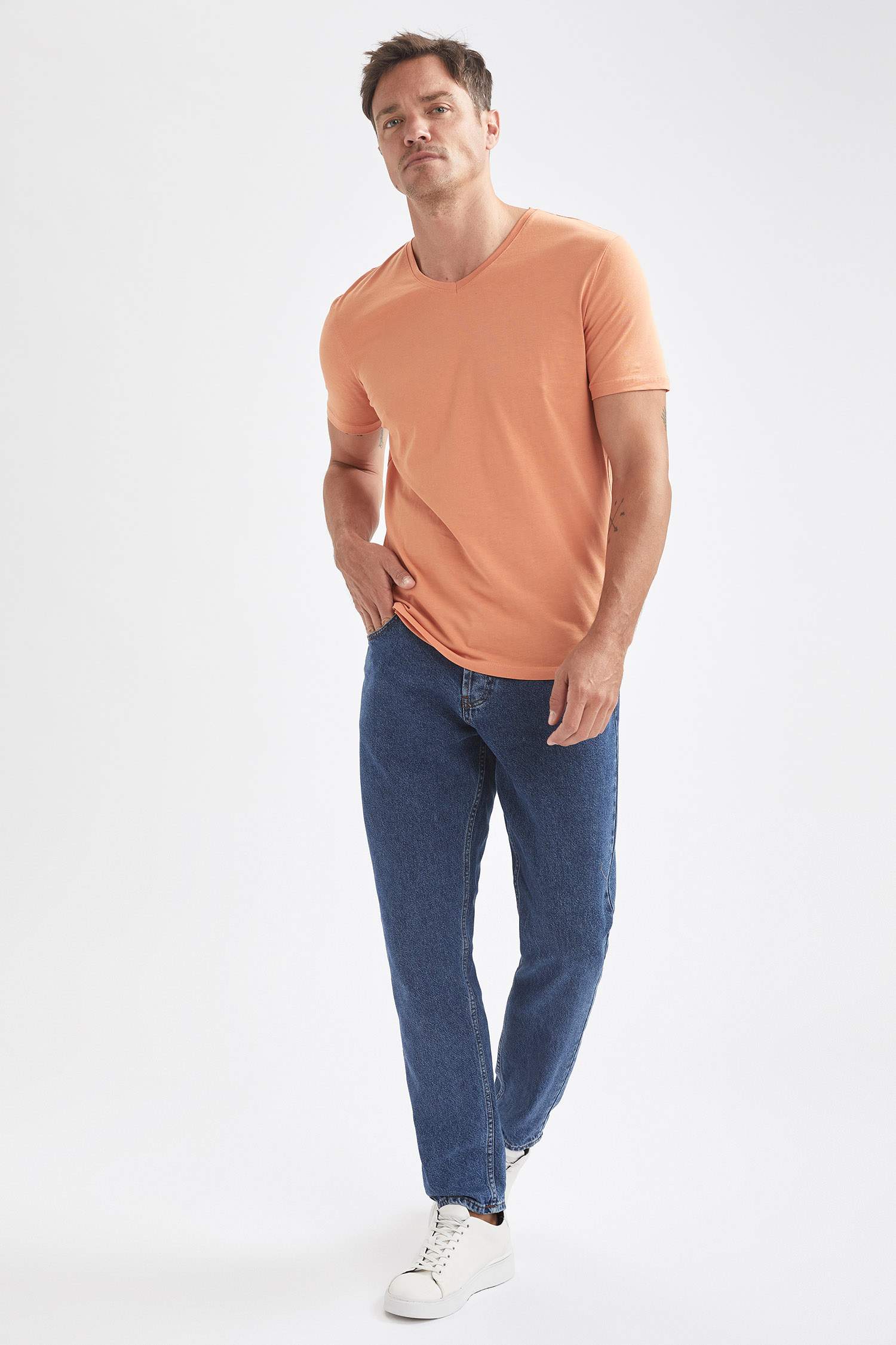 Slim Fit V Yaka Basic Tişört