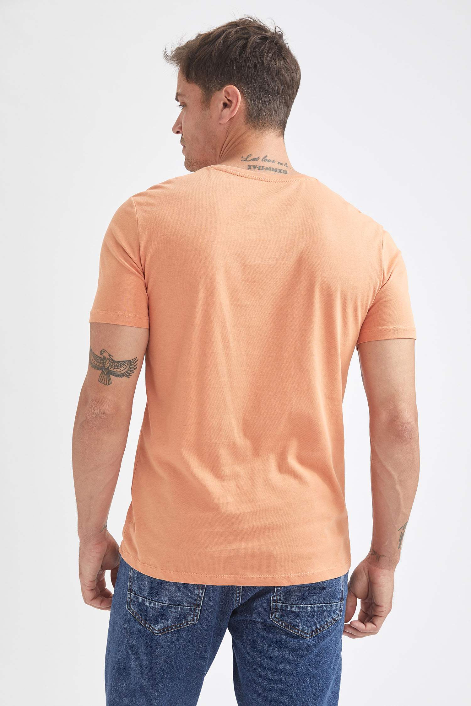 Slim Fit V Yaka Basic Tişört