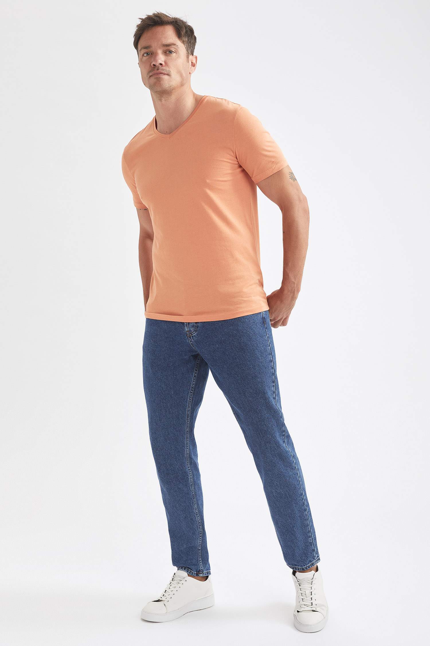 Slim Fit V Yaka Basic Tişört