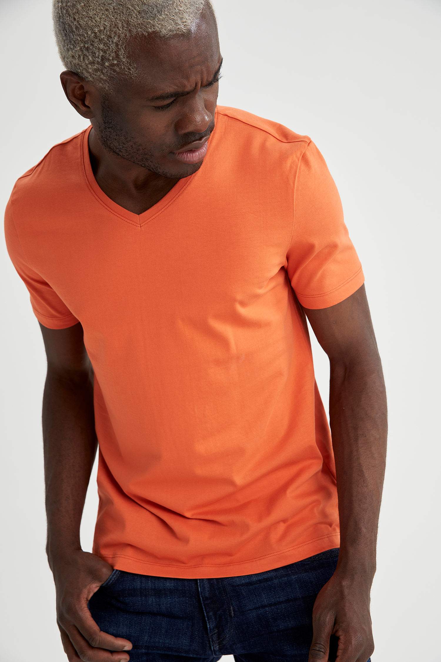 Slim Fit V Yaka Basic Tişört